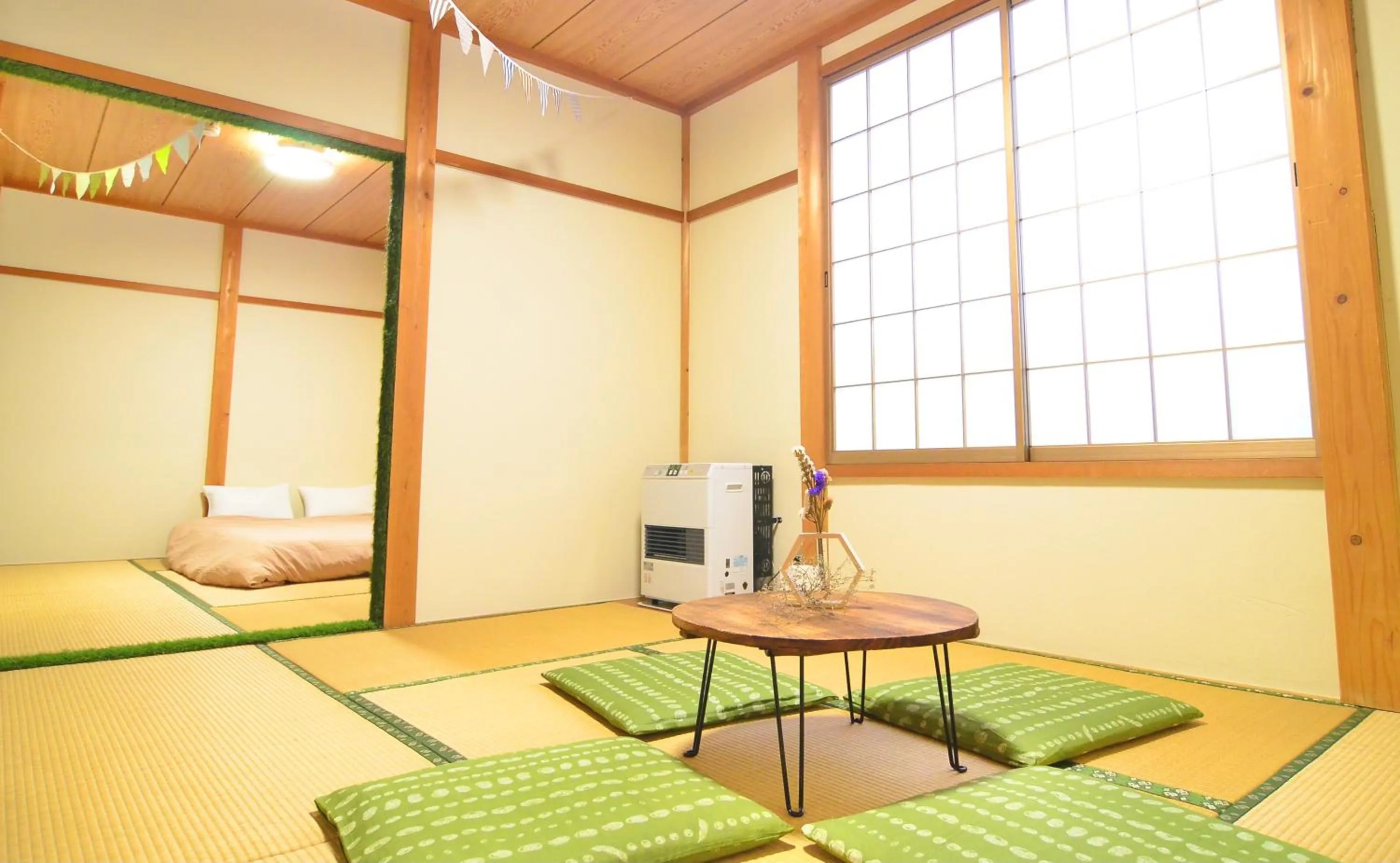 Photo of the whole room in Cocomock House