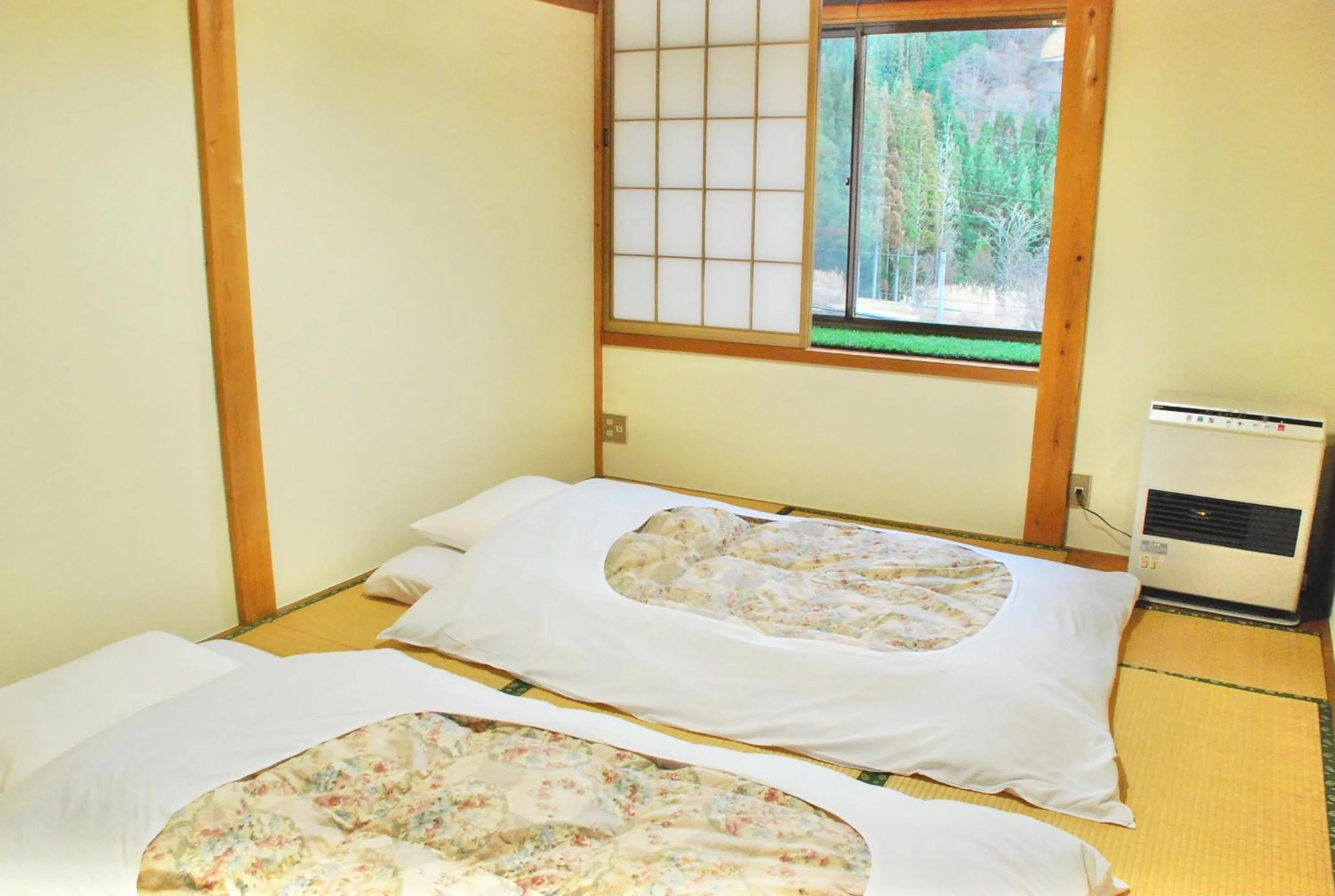 Photo of the whole room in Cocomock House