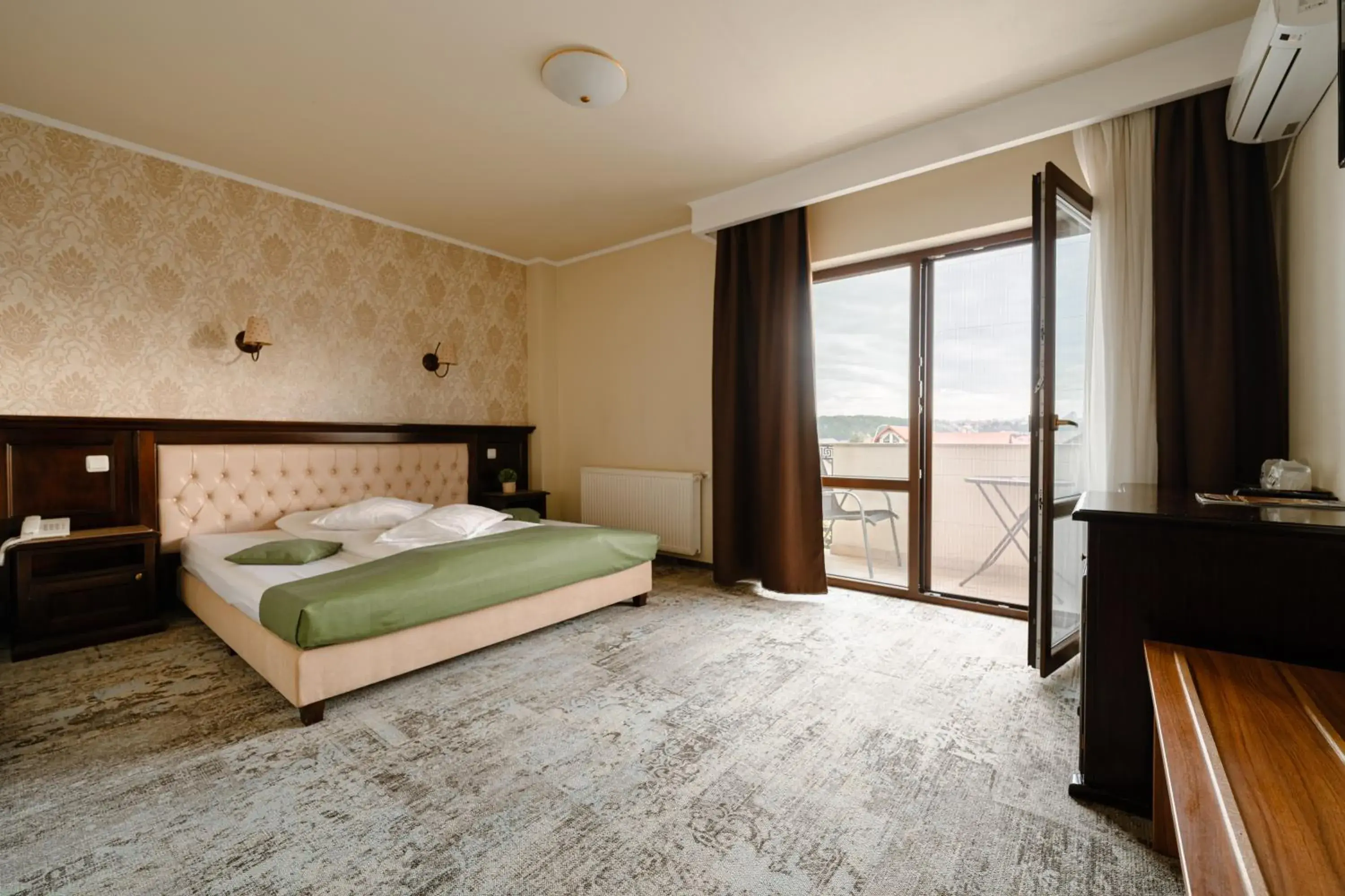 Superior Double Room in Curtea Bizantina Superior Double Room in Curtea Bizantina