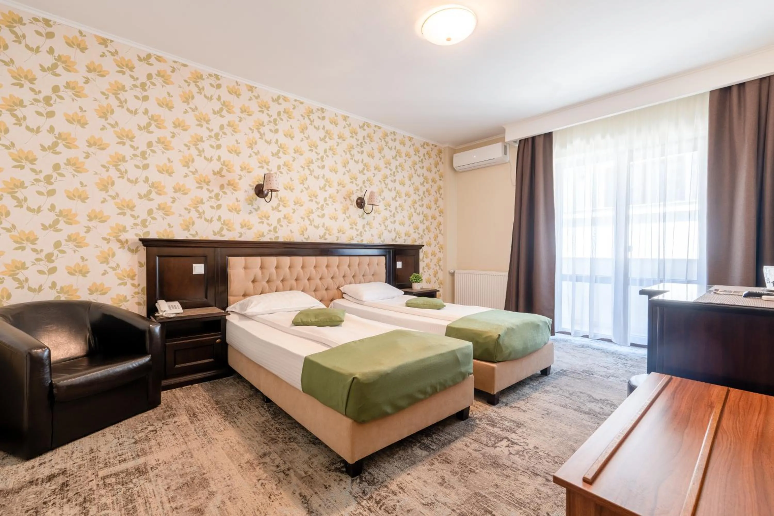 Twin Room with Balcony - single occupancy in Curtea Bizantina
