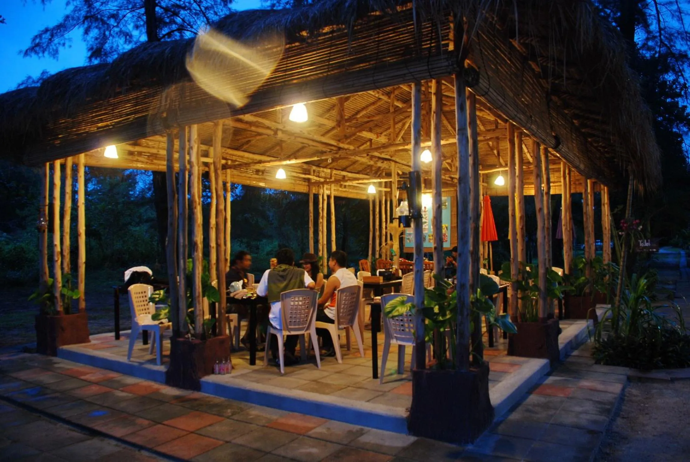 Restaurant/places to eat in Sand Beach Bungalow