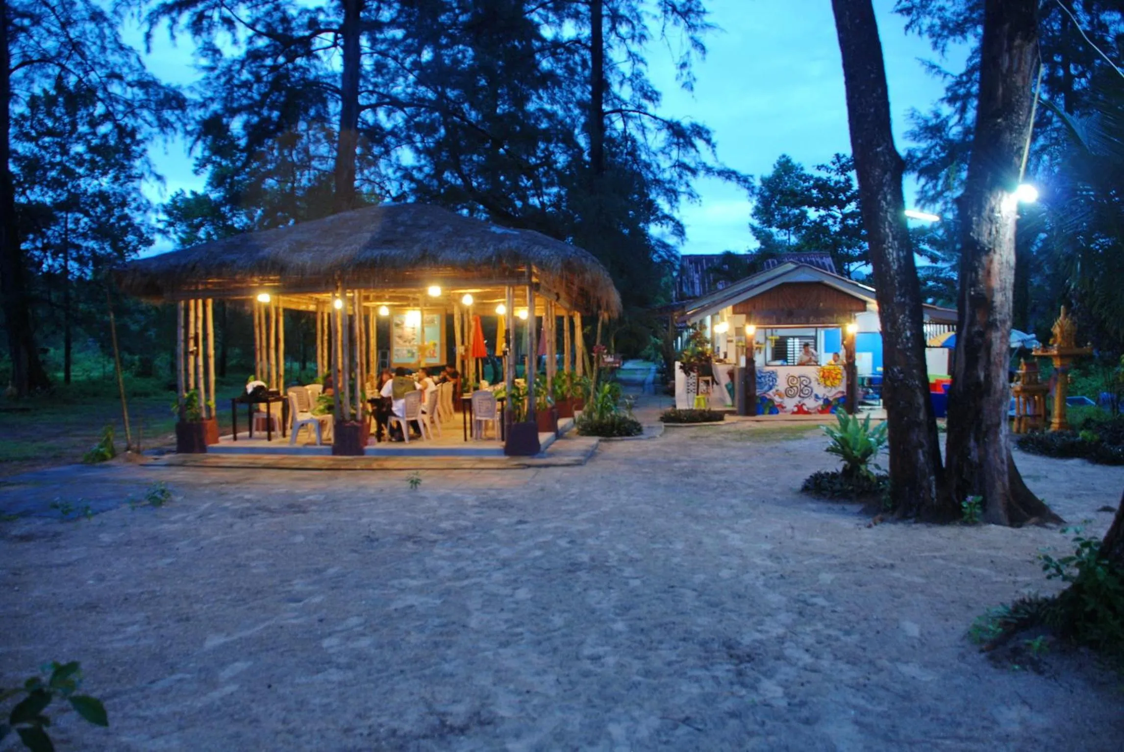 Restaurant/places to eat in Sand Beach Bungalow