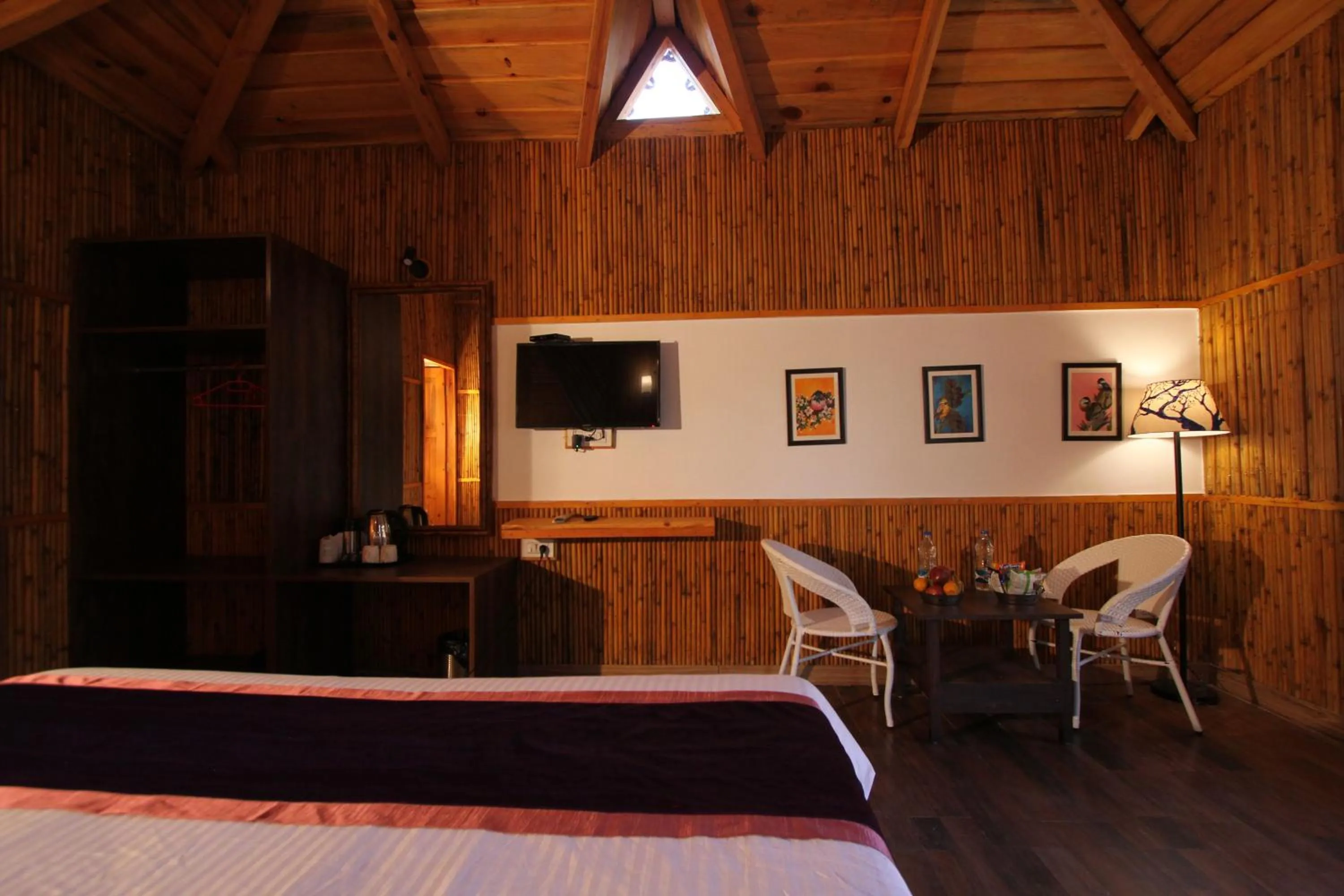 Communal lounge/ TV room, Bed in The Nature's Green Resort, Bhimtal, Nainital