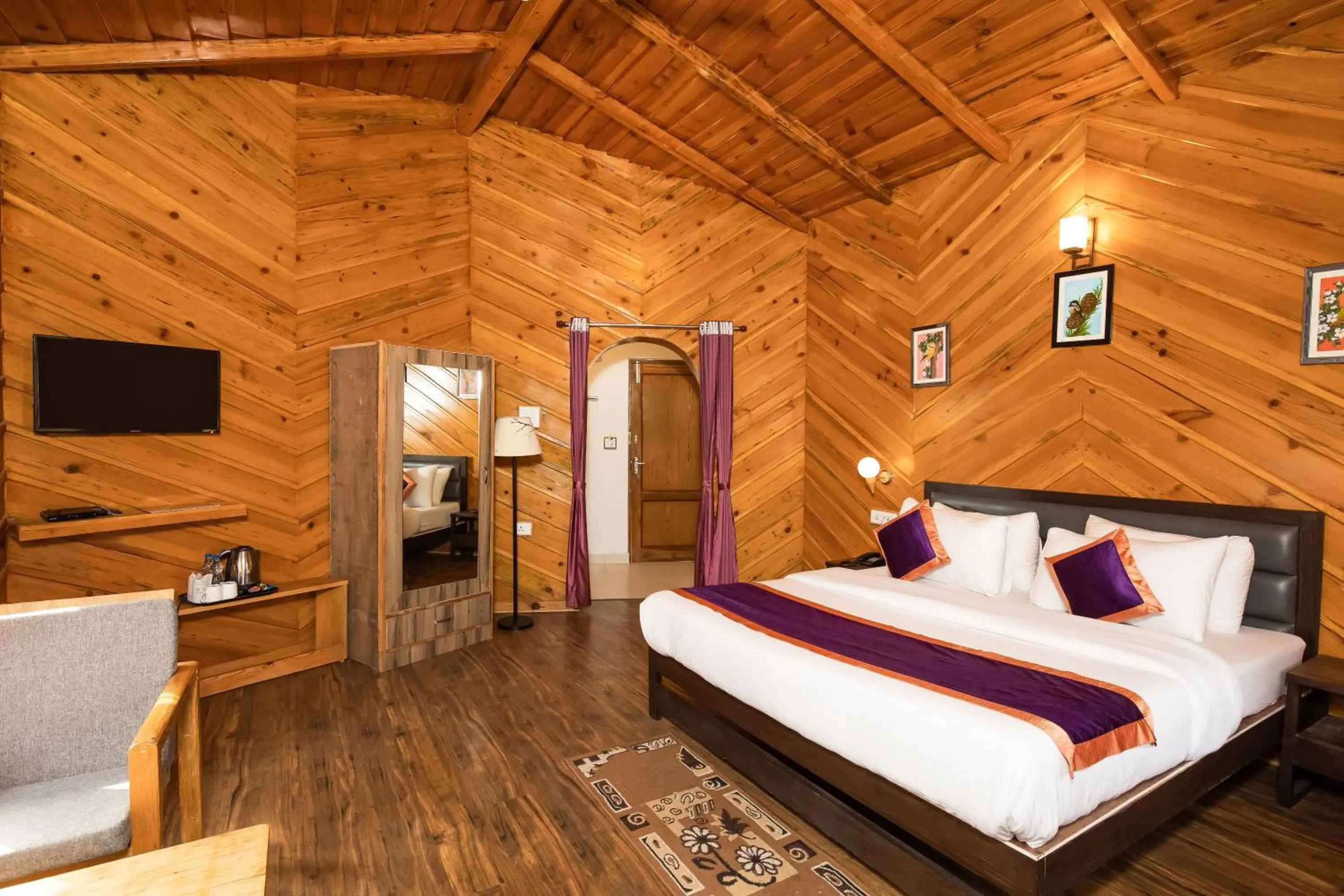 Communal lounge/ TV room, Bed in The Nature's Green Resort, Bhimtal, Nainital