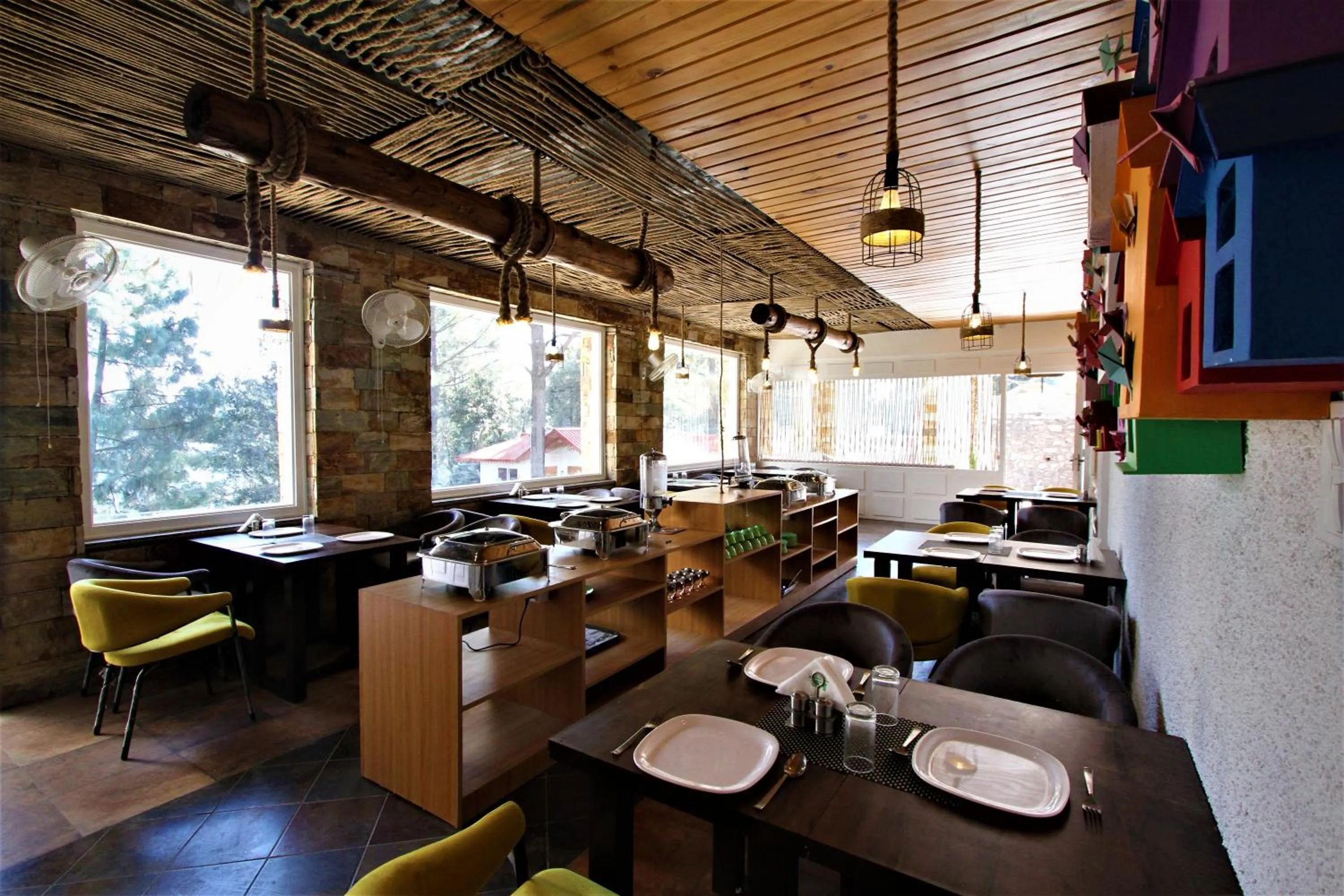 Restaurant/places to eat in The Nature's Green Resort, Bhimtal, Nainital