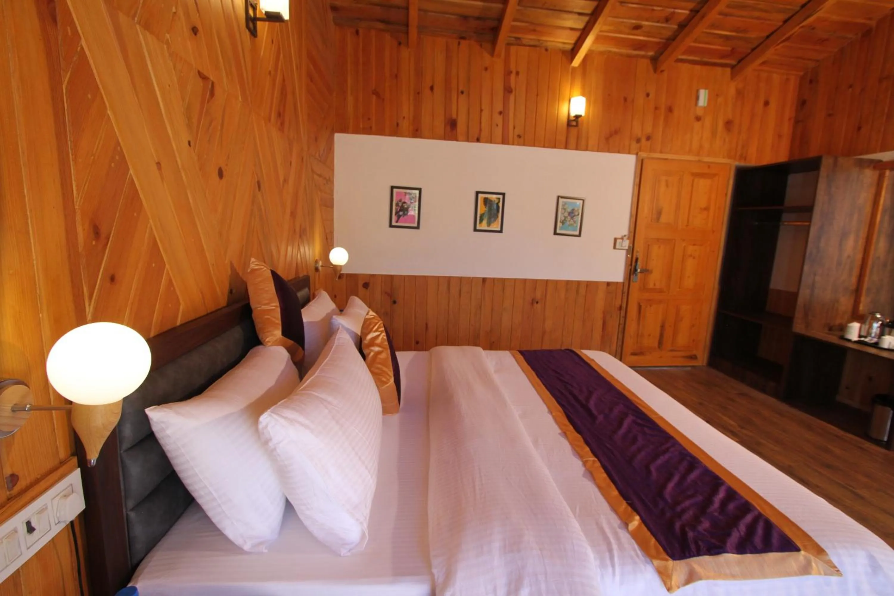 Bed in The Nature's Green Resort, Bhimtal, Nainital