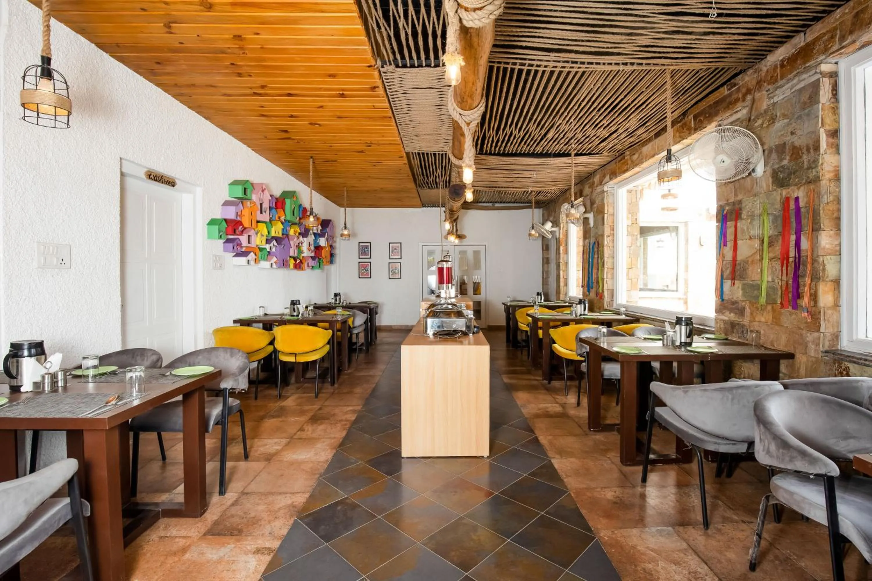 Restaurant/places to eat in The Nature's Green Resort, Bhimtal, Nainital