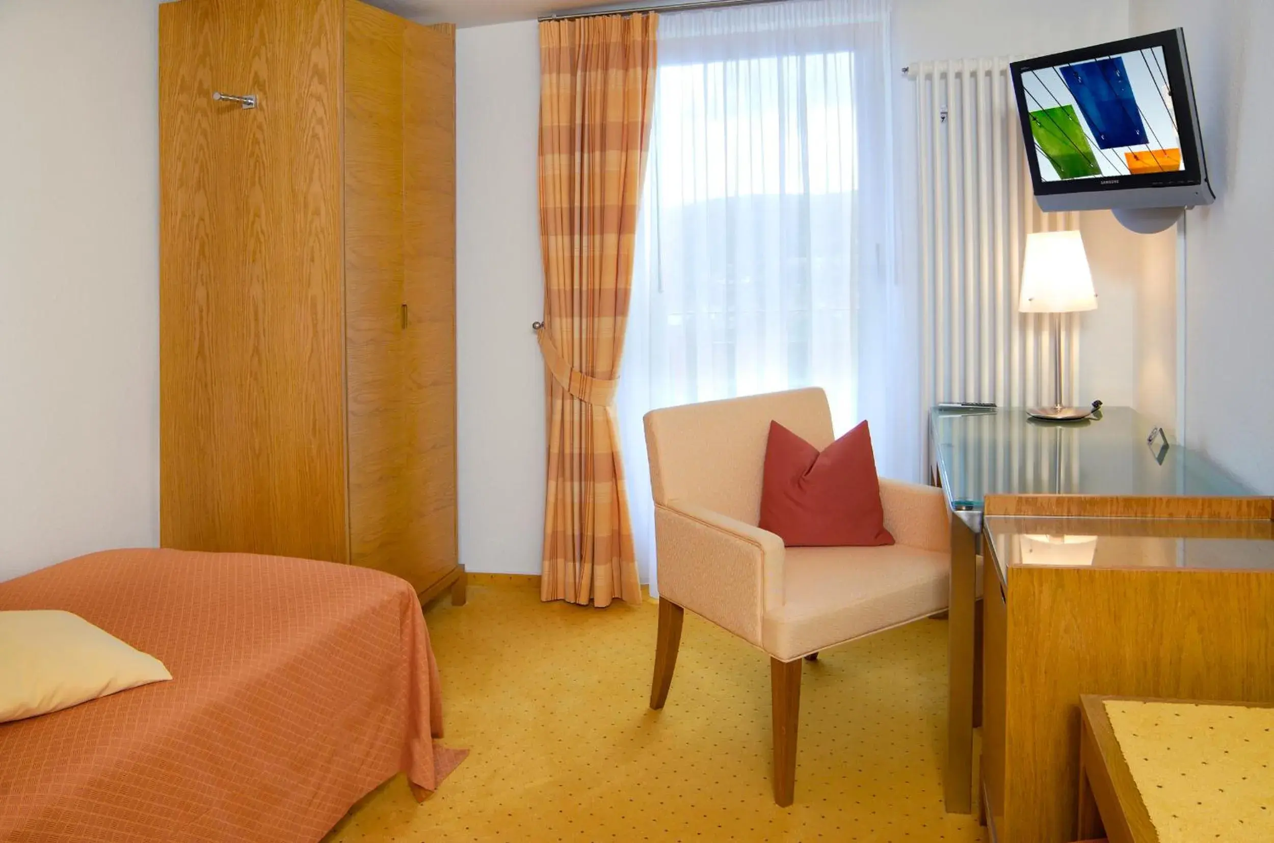 Single Room in Restaurant-Hotel Maien Single Room in Restaurant-Hotel Maien