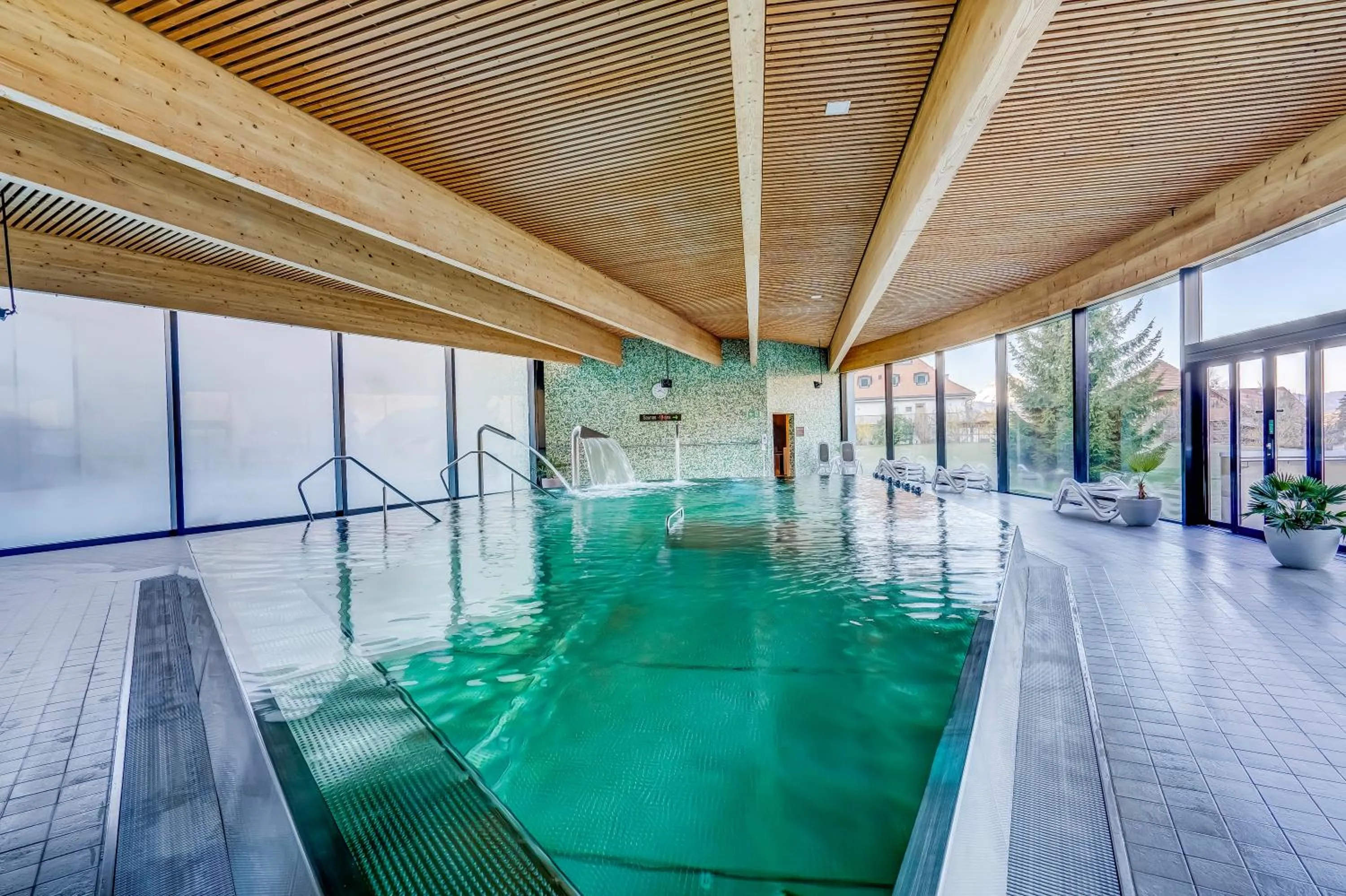 Swimming pool in Hôtel Cailler & Bains de la Gruyère