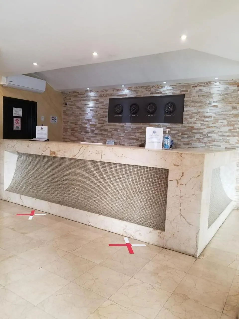 Lobby or reception in Ocean Front El Faro Reef 304