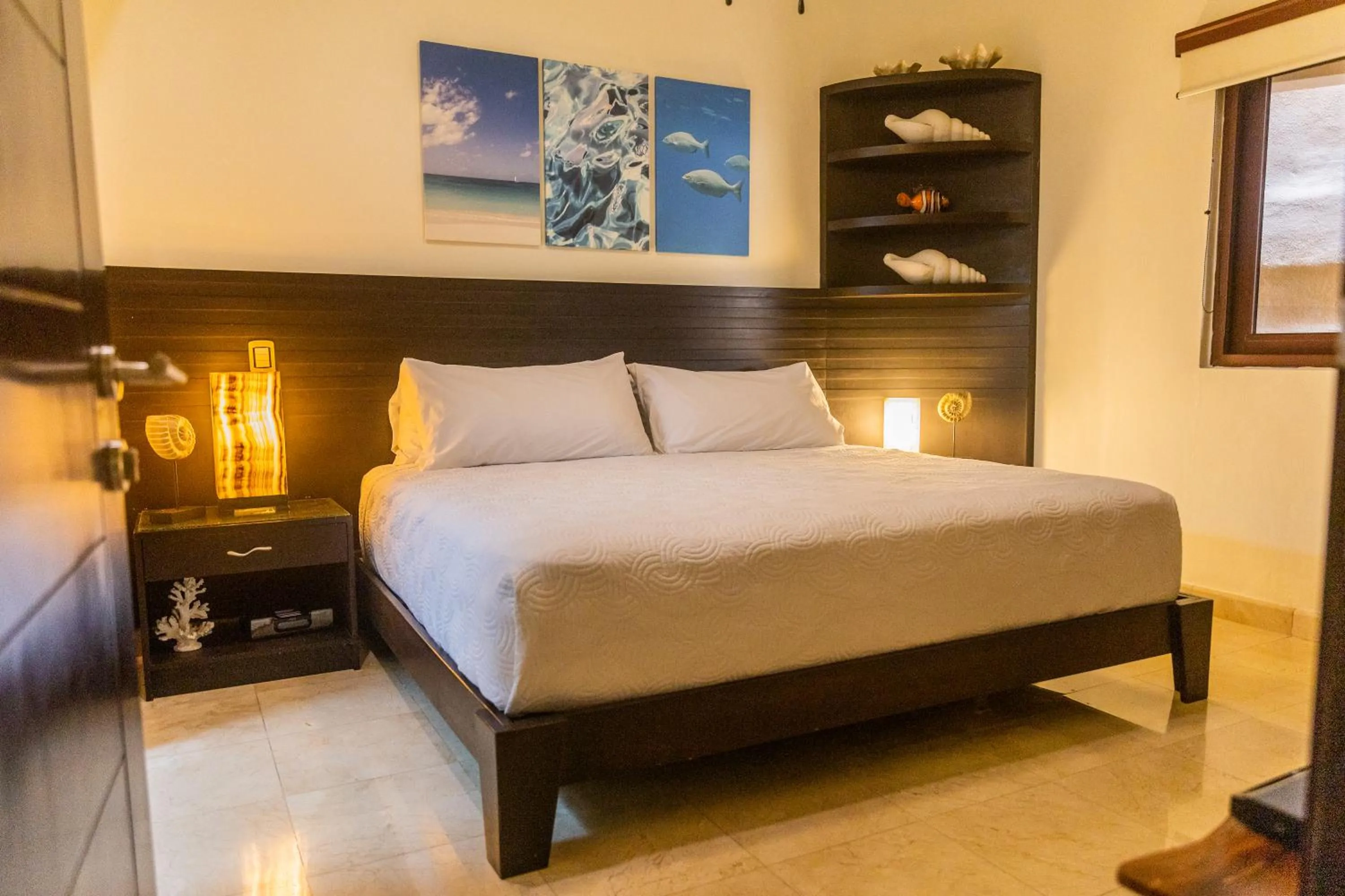 Family in Ocean Front El Faro Reef 304