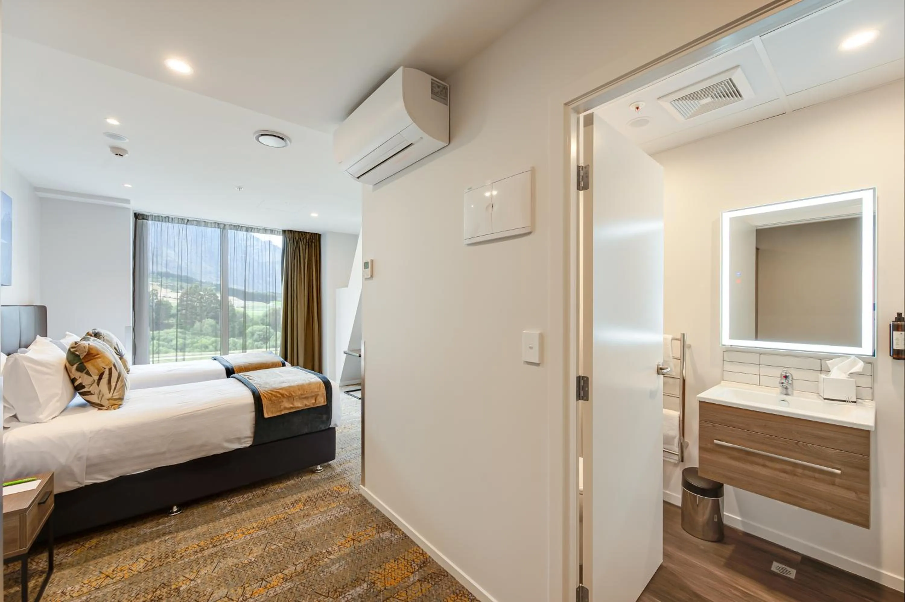 Bathroom, Bed in La Quinta by Wyndham Remarkables Park Queenstown