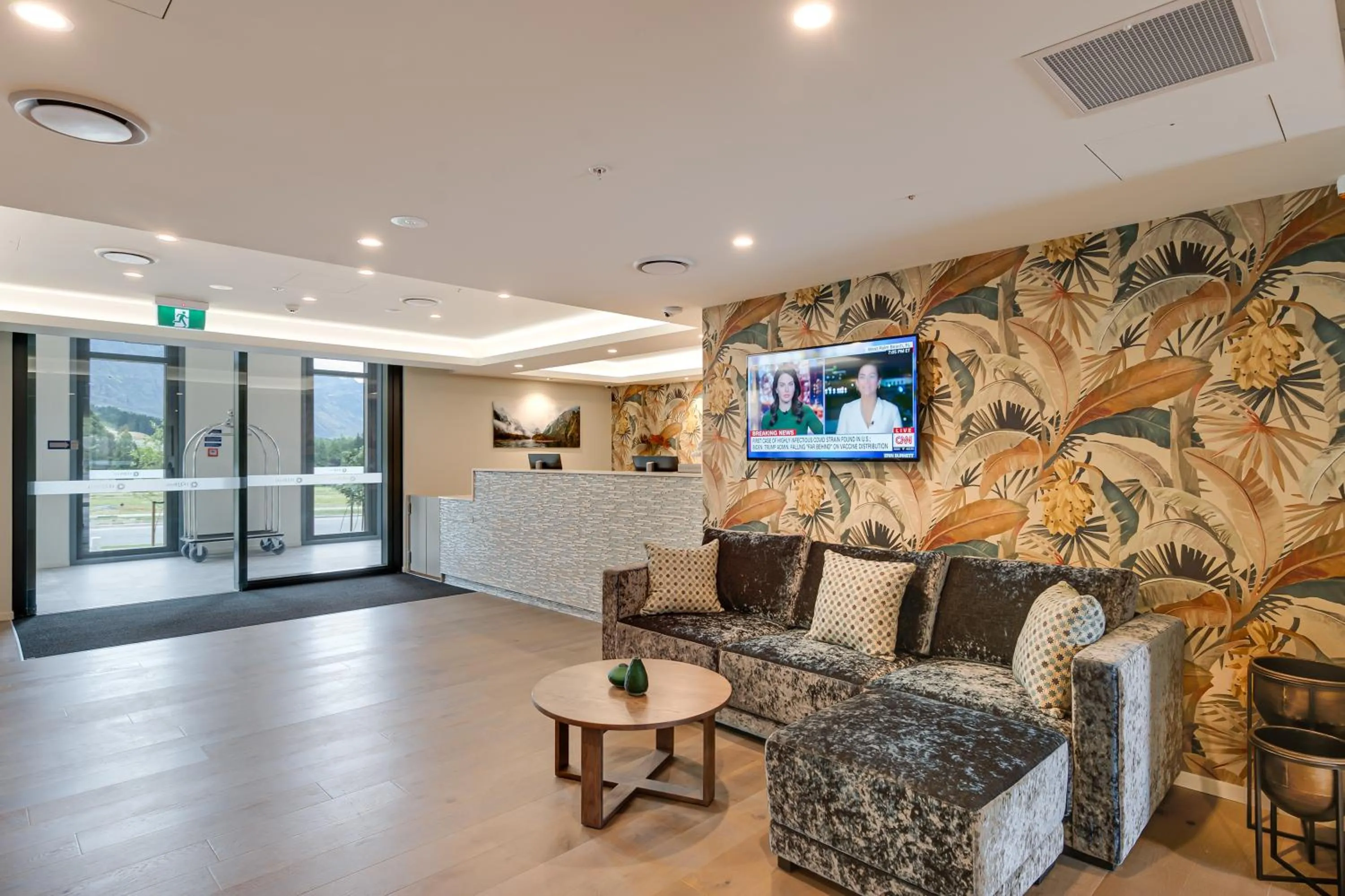 Living room in La Quinta by Wyndham Remarkables Park Queenstown