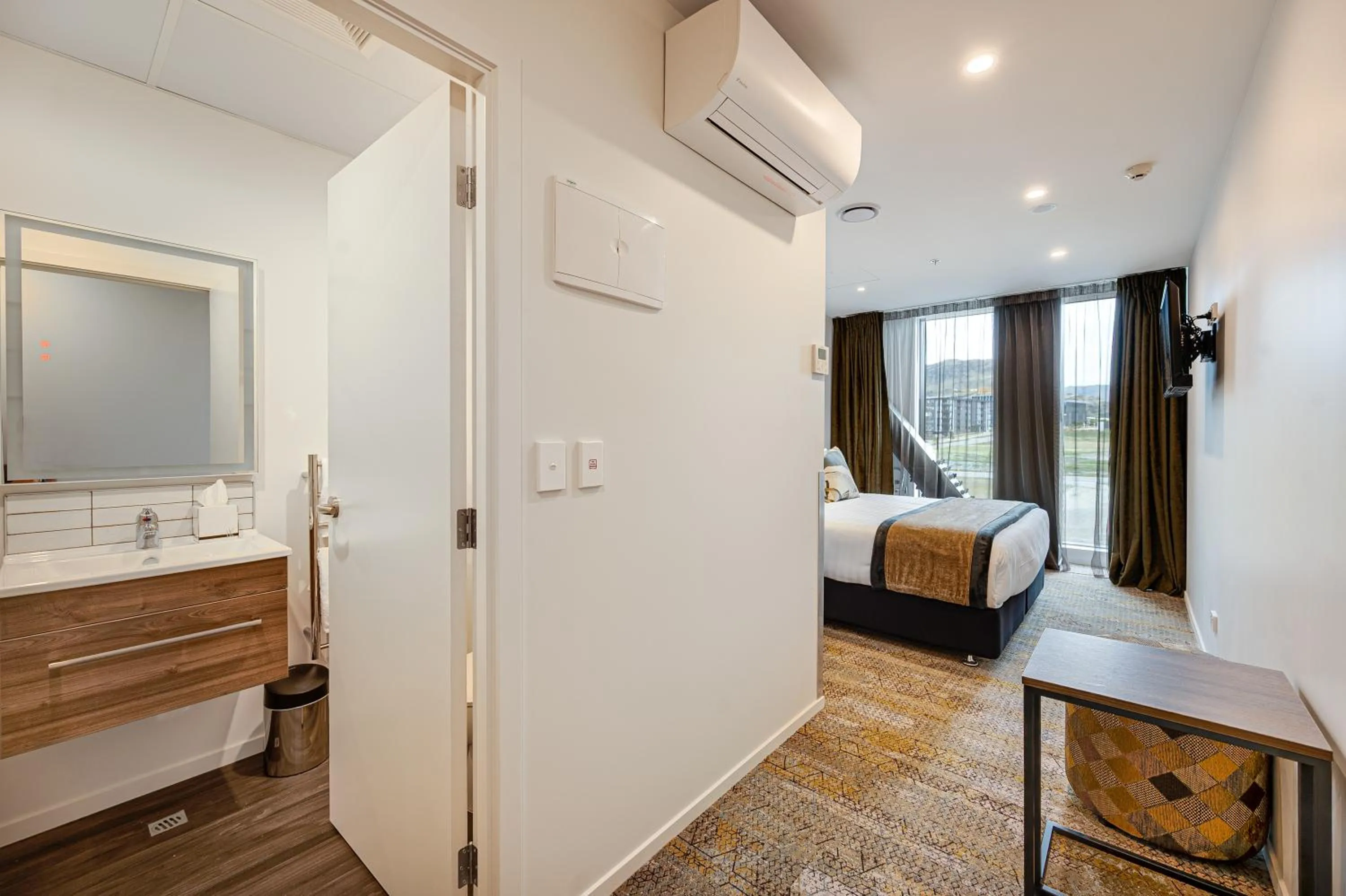 Photo of the whole room, Bed in La Quinta by Wyndham Remarkables Park Queenstown