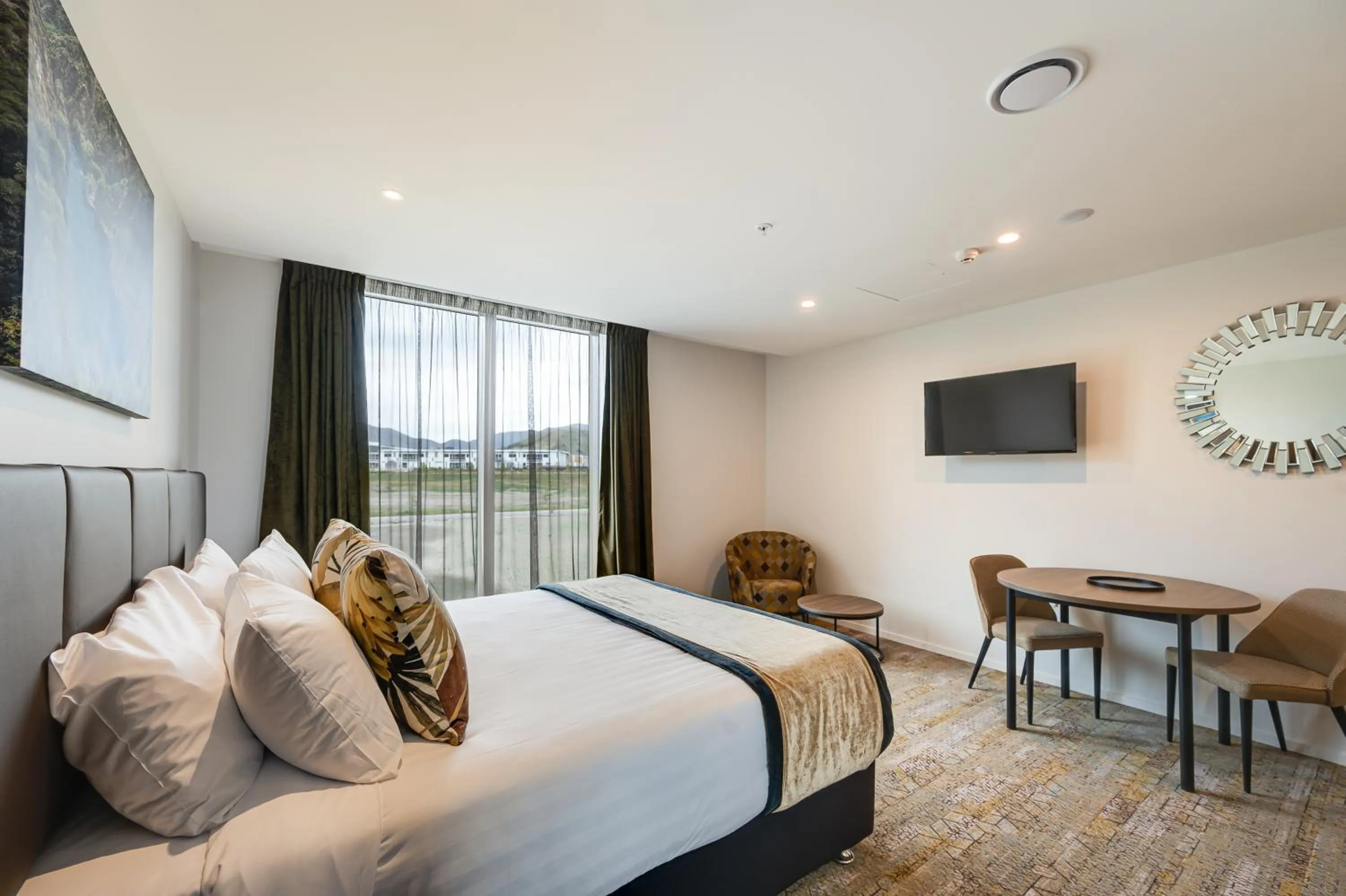 Photo of the whole room, Bed in La Quinta by Wyndham Remarkables Park Queenstown