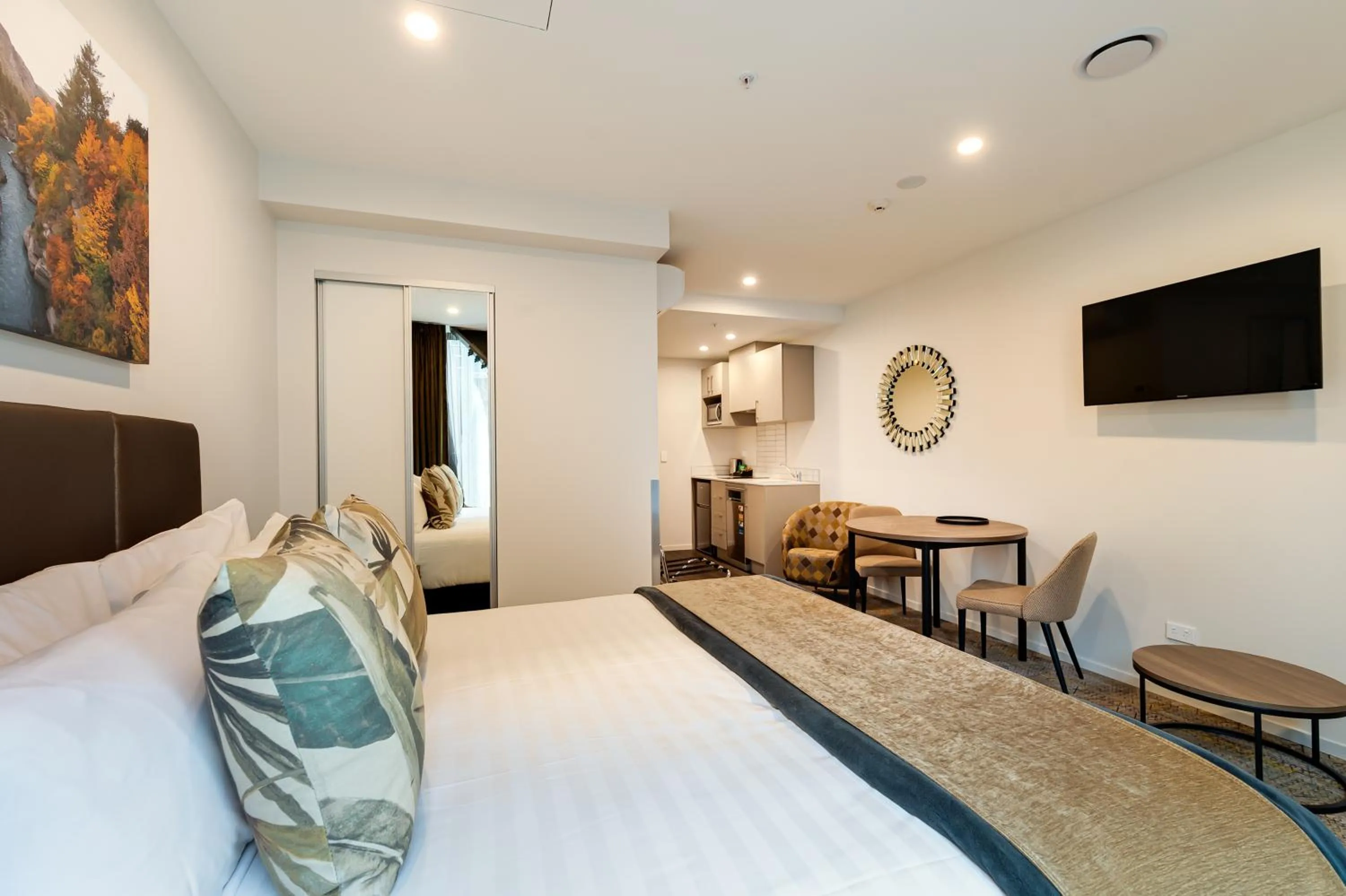 Photo of the whole room, Bed in La Quinta by Wyndham Remarkables Park Queenstown