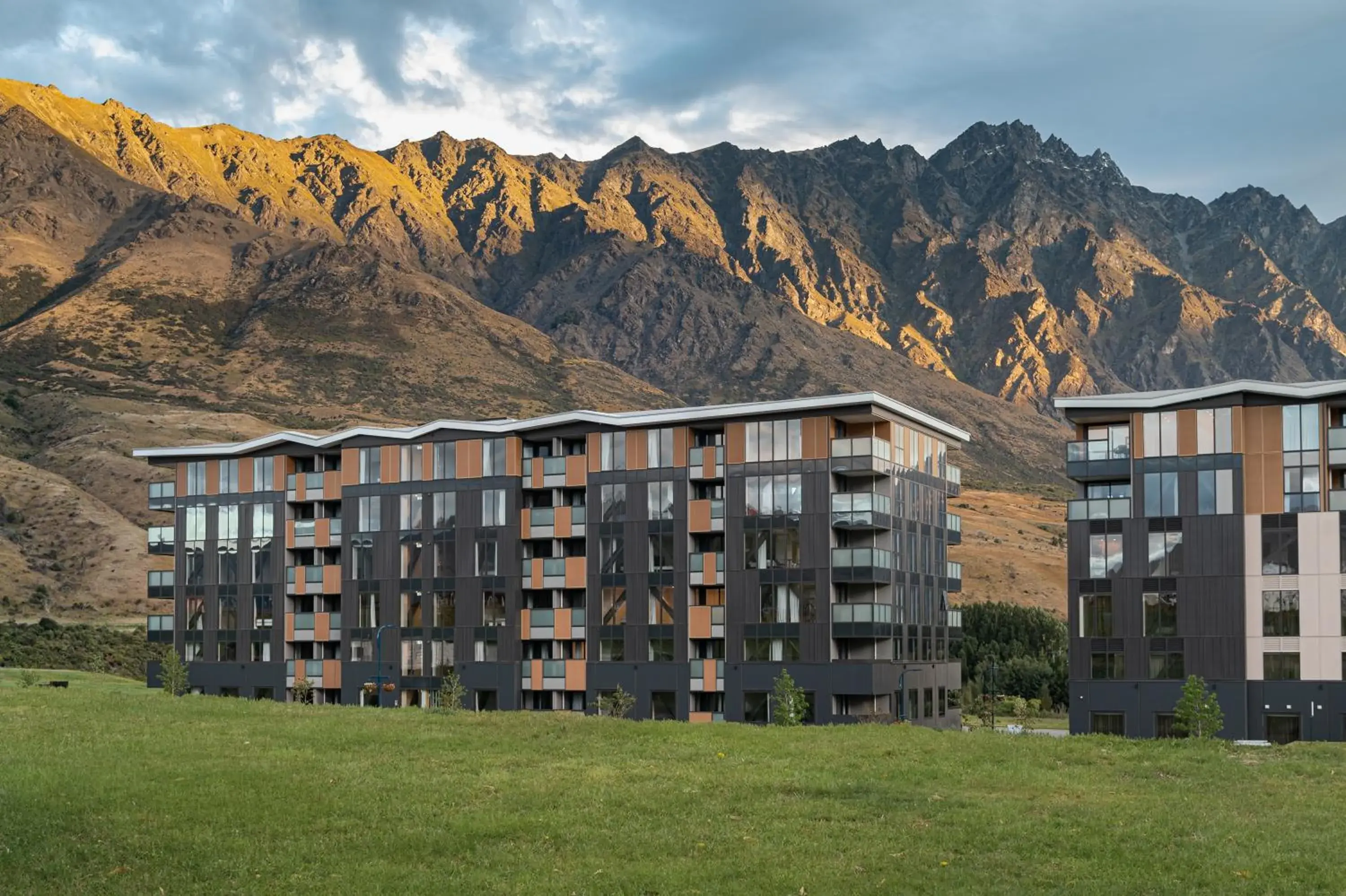 Property building in La Quinta by Wyndham Remarkables Park Queenstown Property building in La Quinta by Wyndham Remarkables Park Queenstown