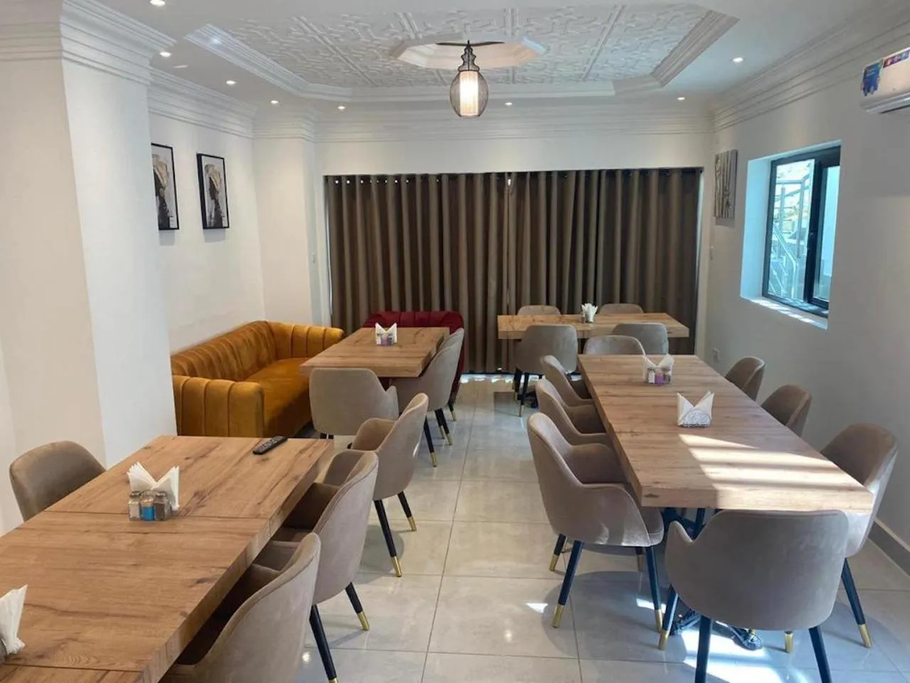 Restaurant/places to eat in Hotel Residence La Corniche