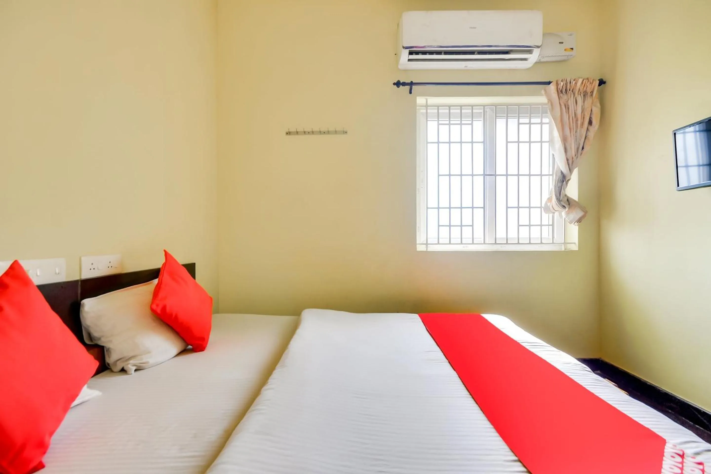 Bedroom, Bed in Hotel O St Residency