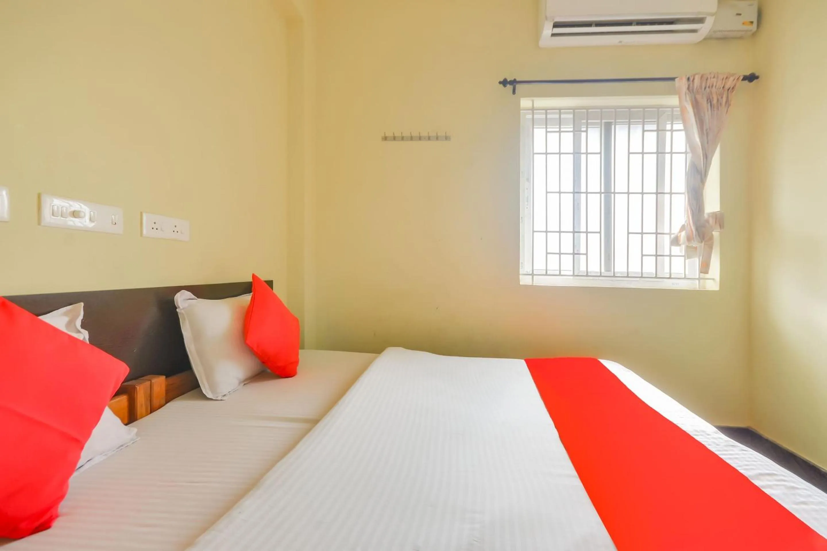 Bedroom, Bed in Hotel O St Residency