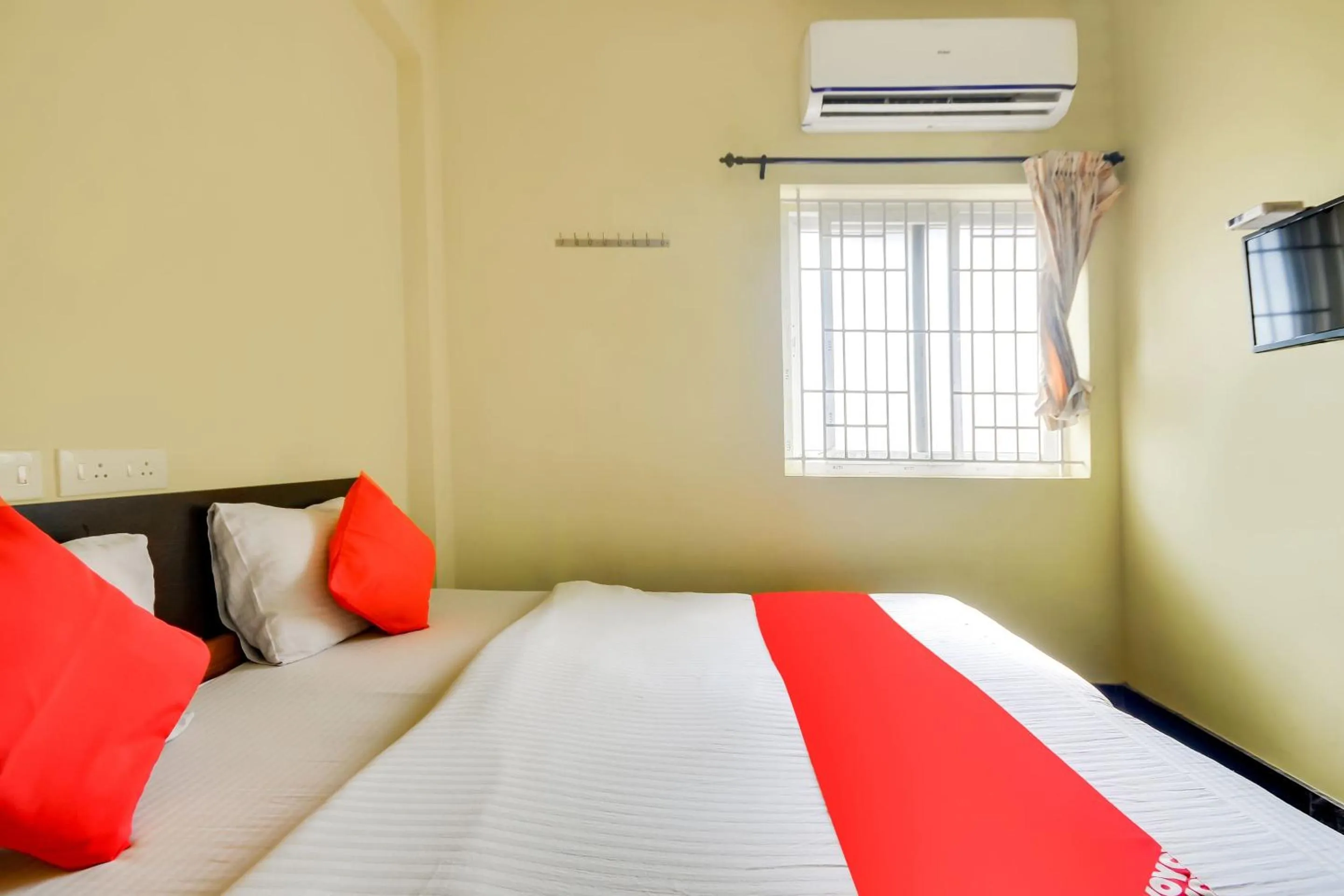 Bedroom, Bed in Hotel O St Residency