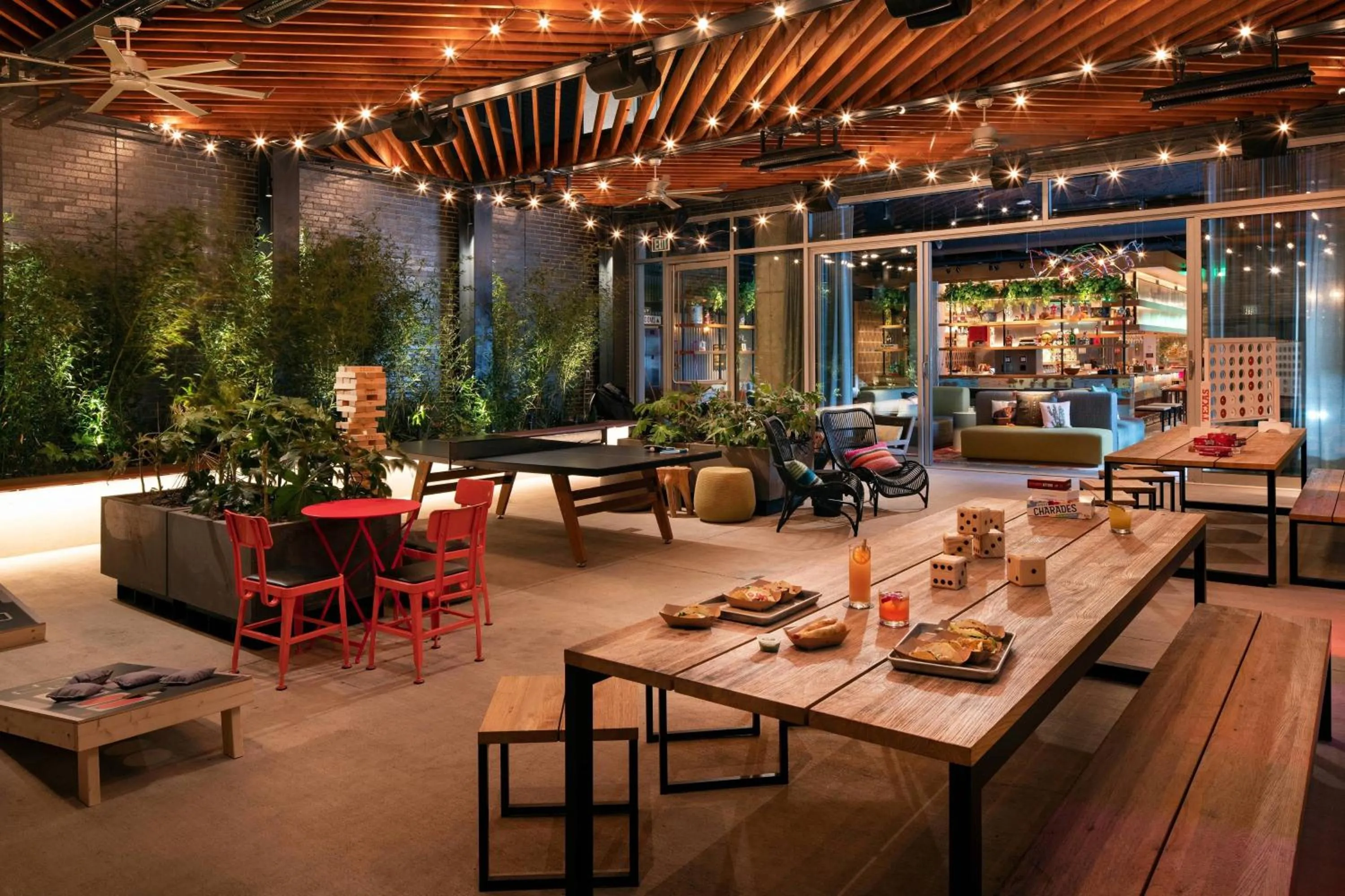 Restaurant/places to eat in Moxy Austin - University