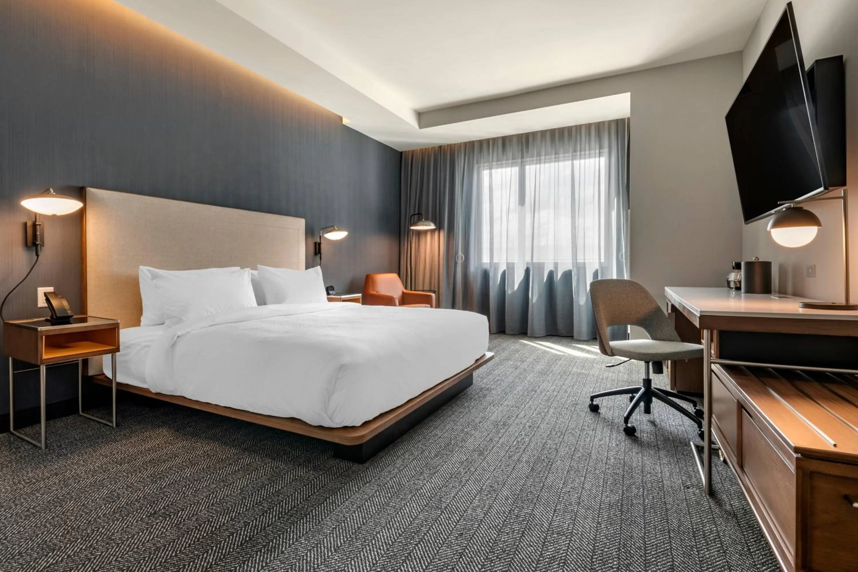 Photo of the whole room, Bed in Courtyard by Marriott Fort Lauderdale Downtown