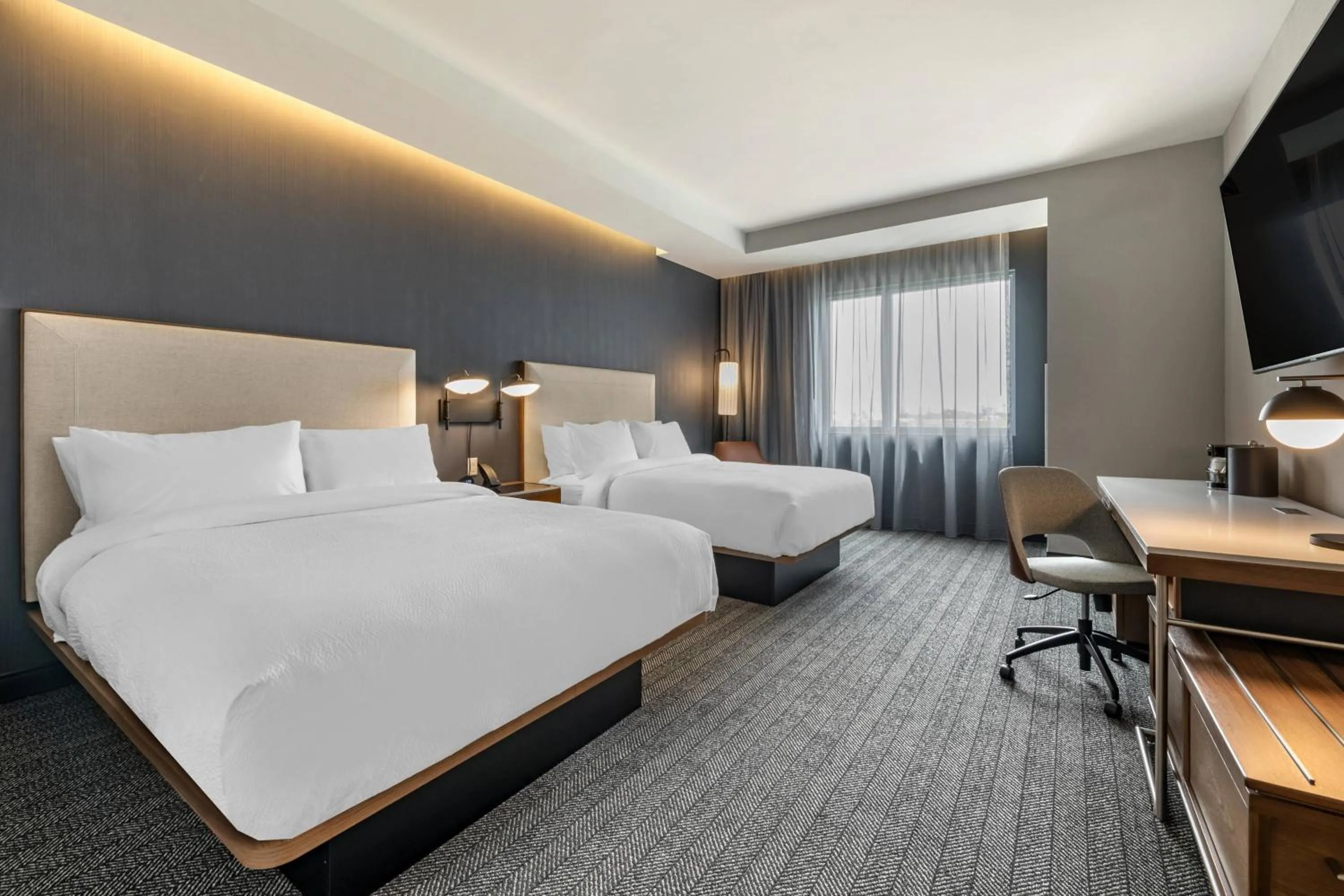 Photo of the whole room, Bed in Courtyard by Marriott Fort Lauderdale Downtown