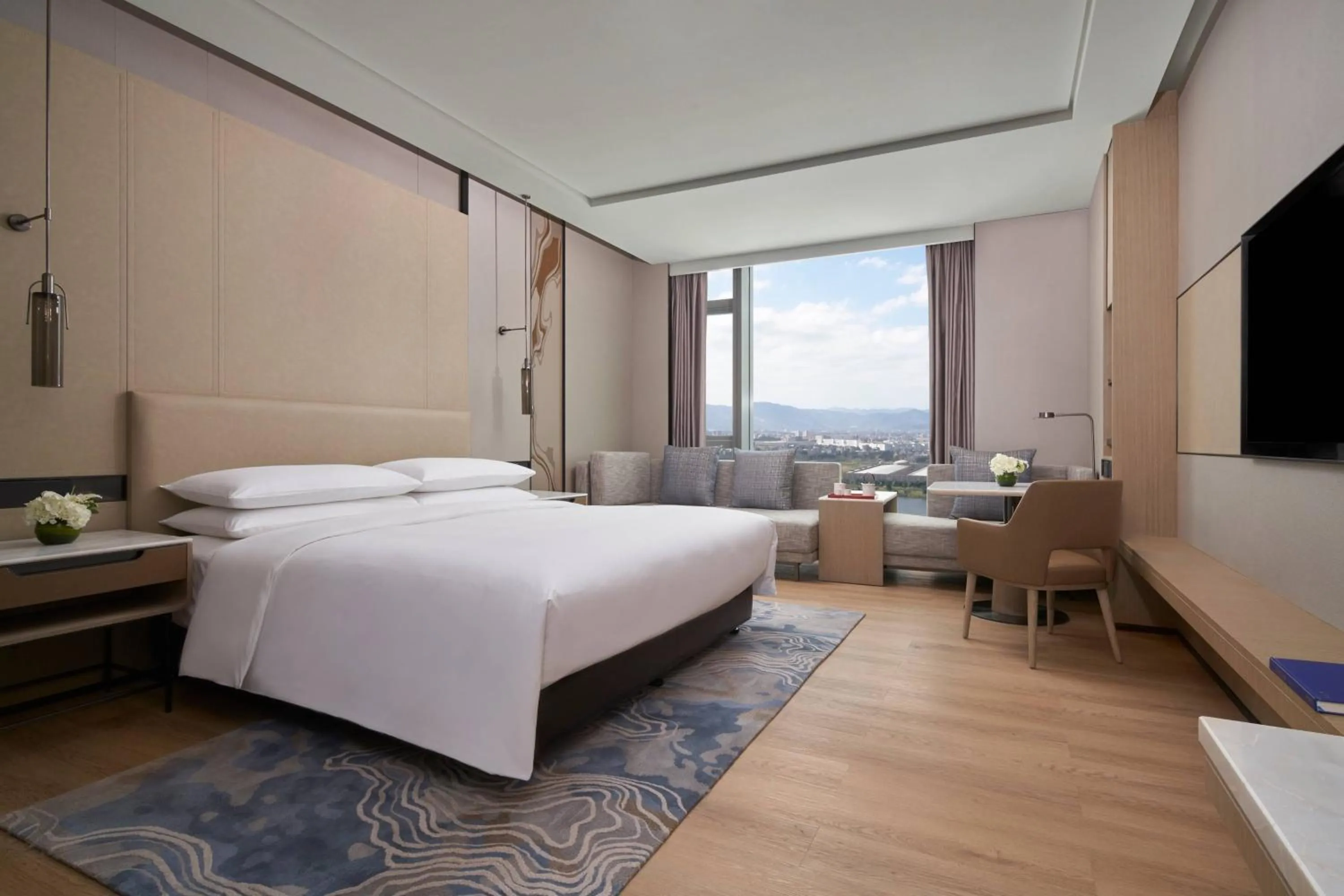 Photo of the whole room, Bed in Fuzhou Marriott Hotel Riverside