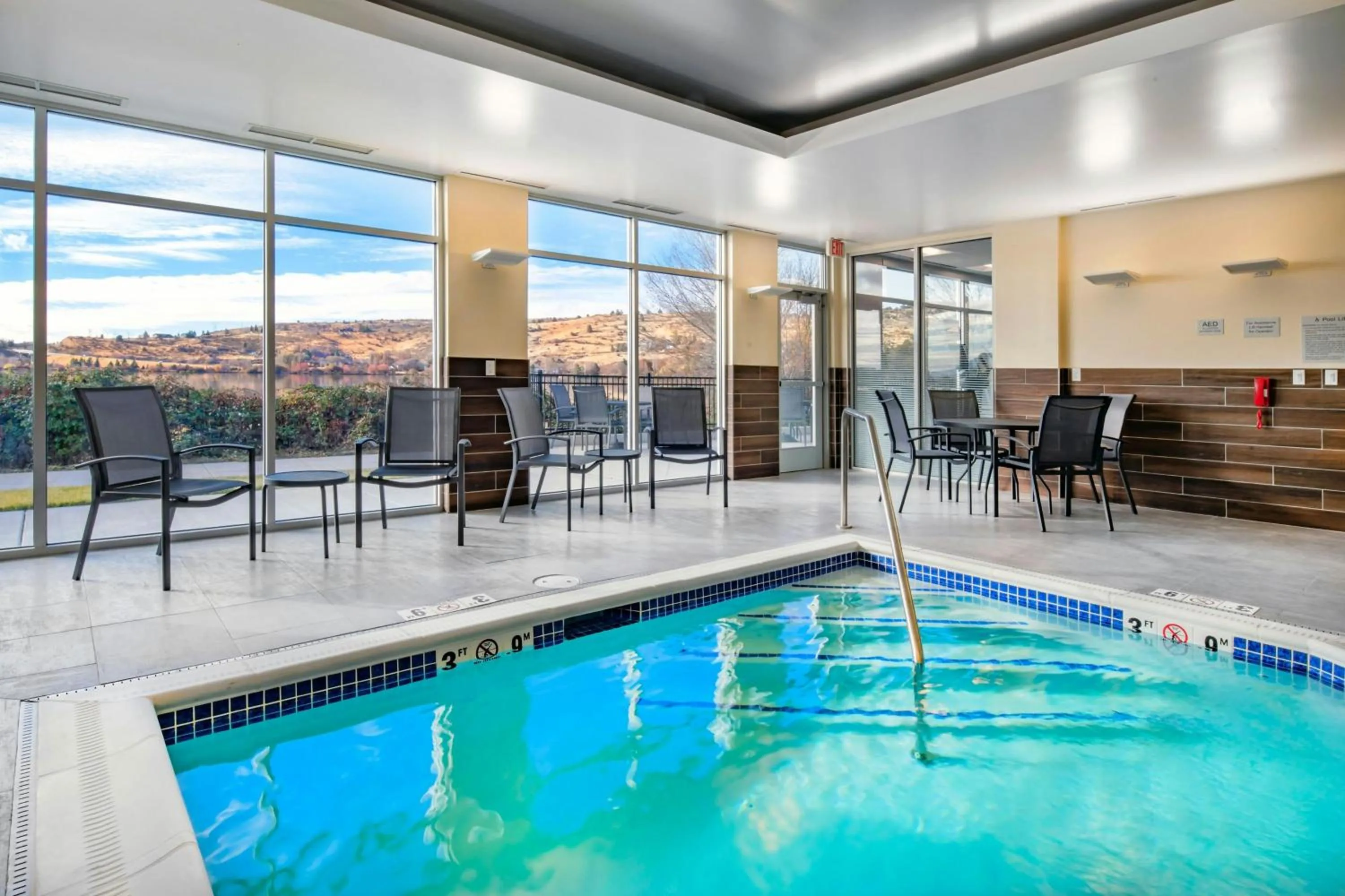 Swimming pool in Fairfield Inn & Suites by Marriott Klamath Falls