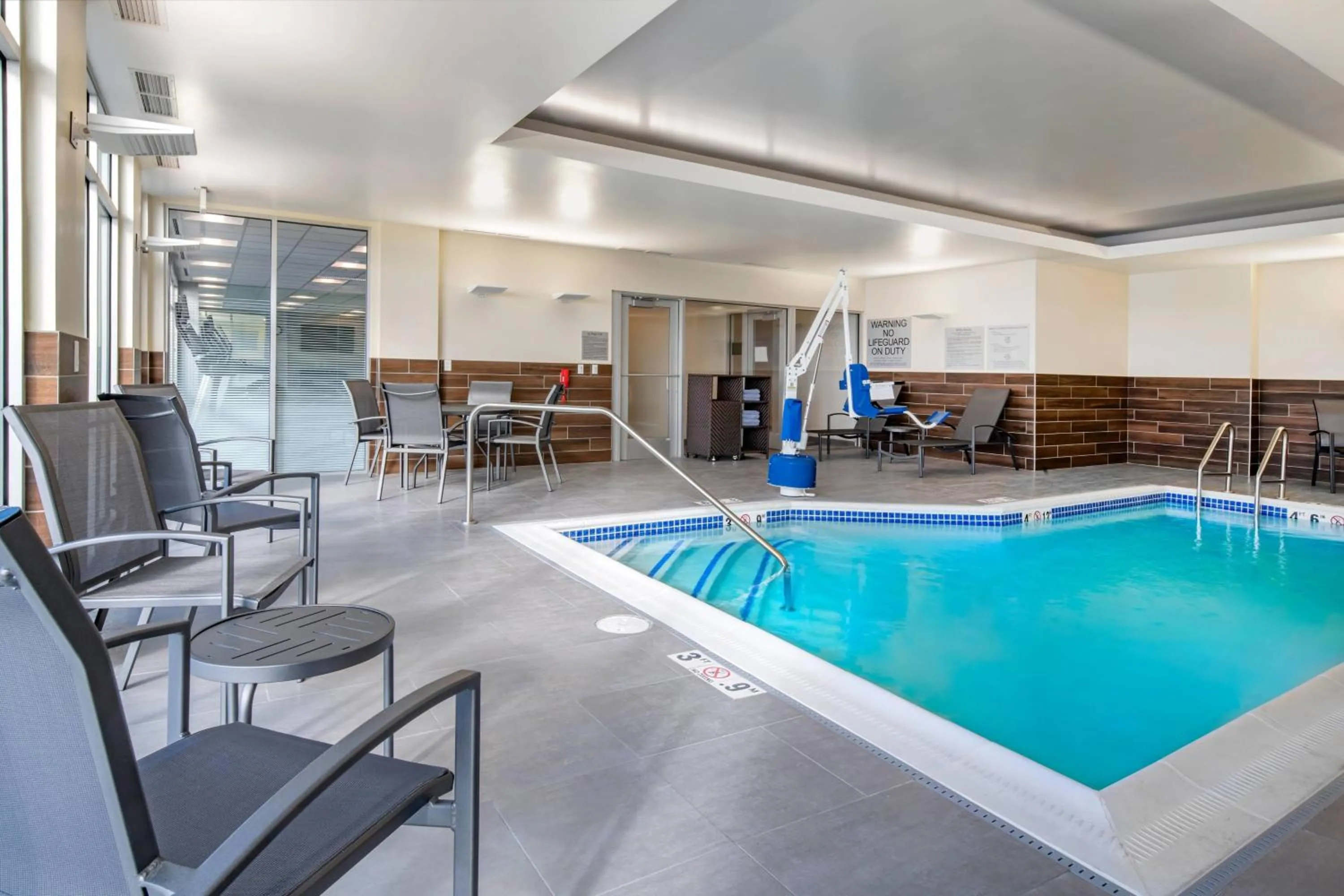 Swimming pool in Fairfield Inn & Suites by Marriott Klamath Falls