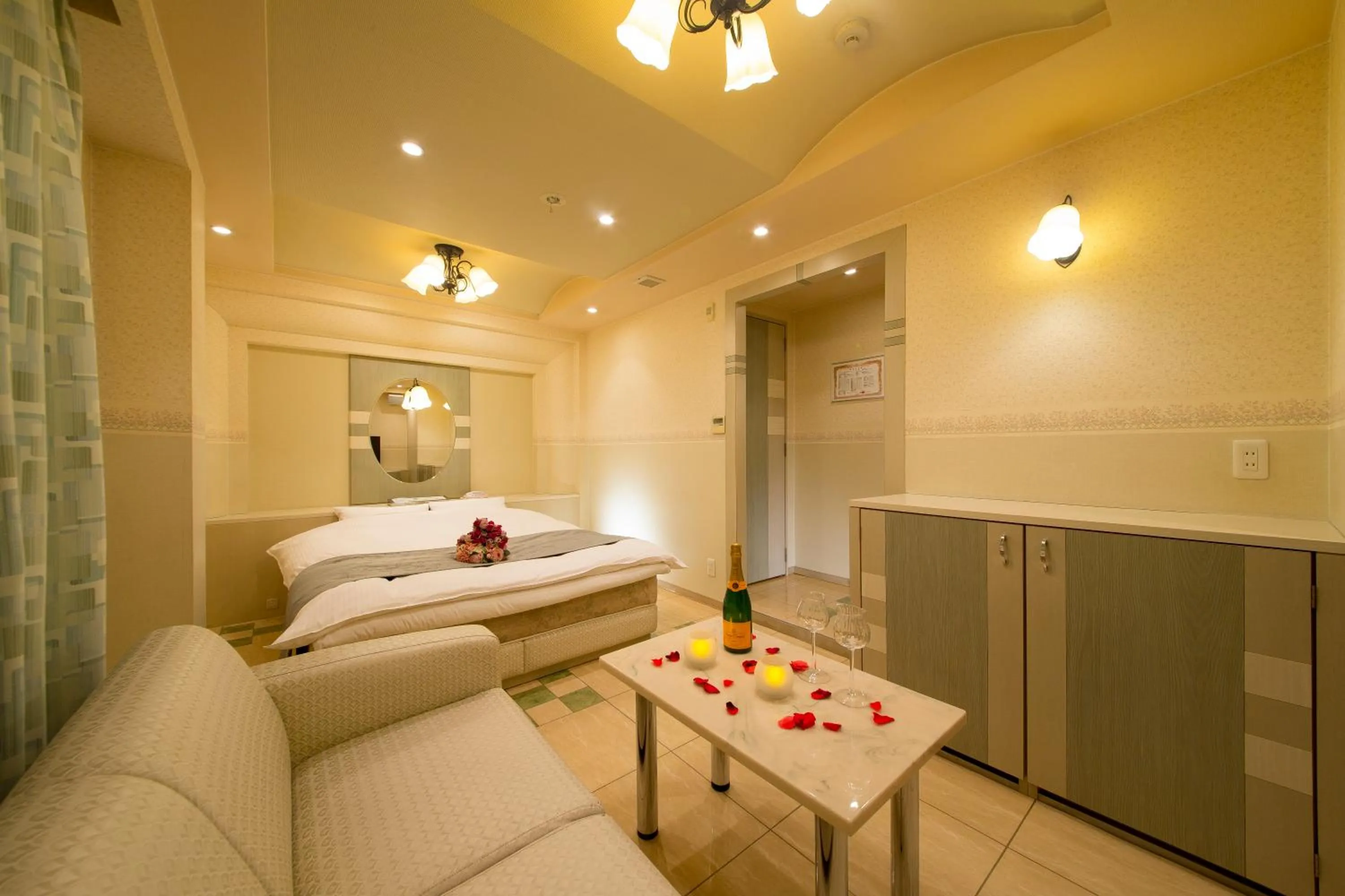 Photo of the whole room, Bed in HOTEL THE i Adult only