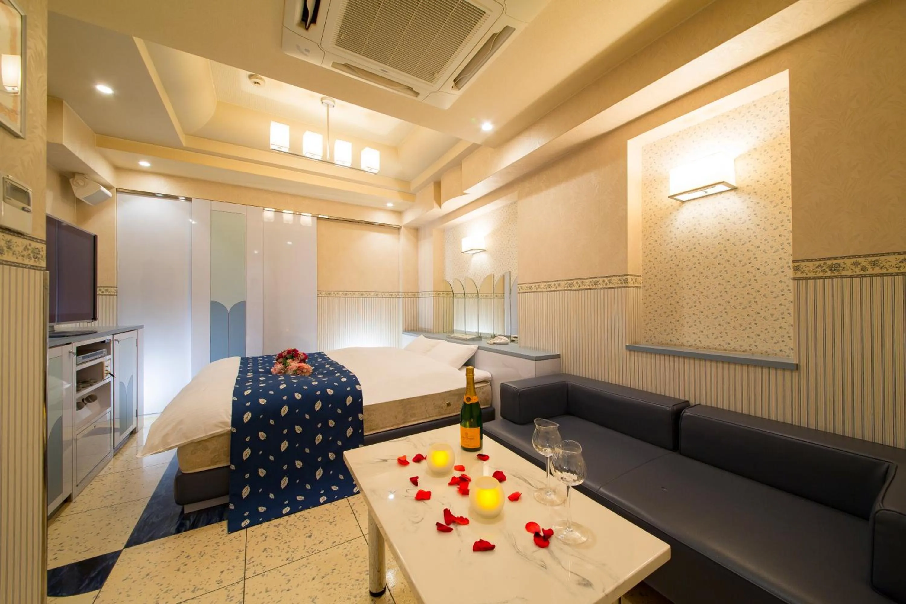 Photo of the whole room in HOTEL THE i Adult only