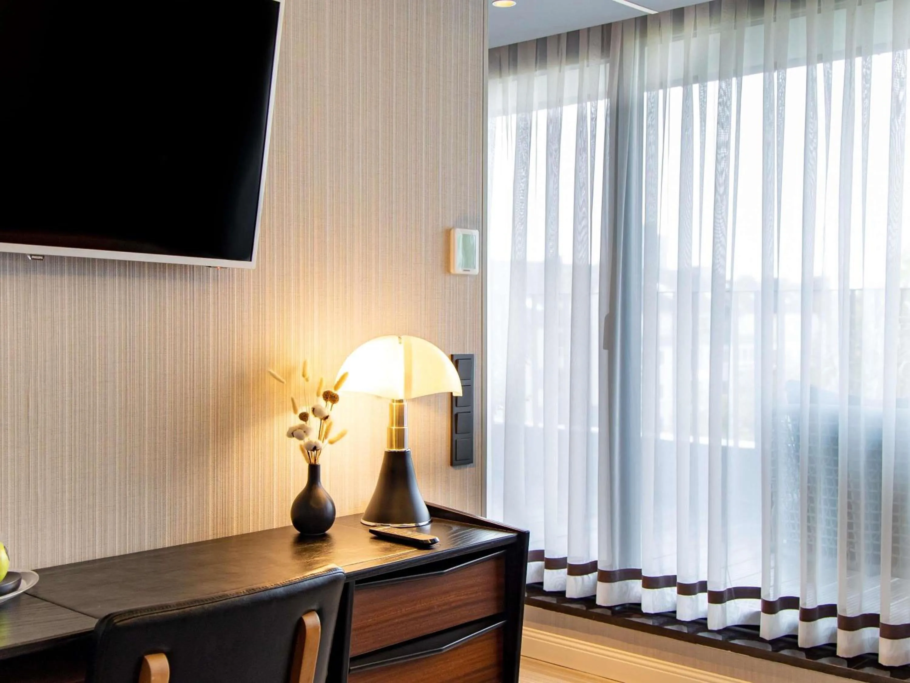 Bedroom in MUZE Hotel Dusseldorf - Handwritten Collection