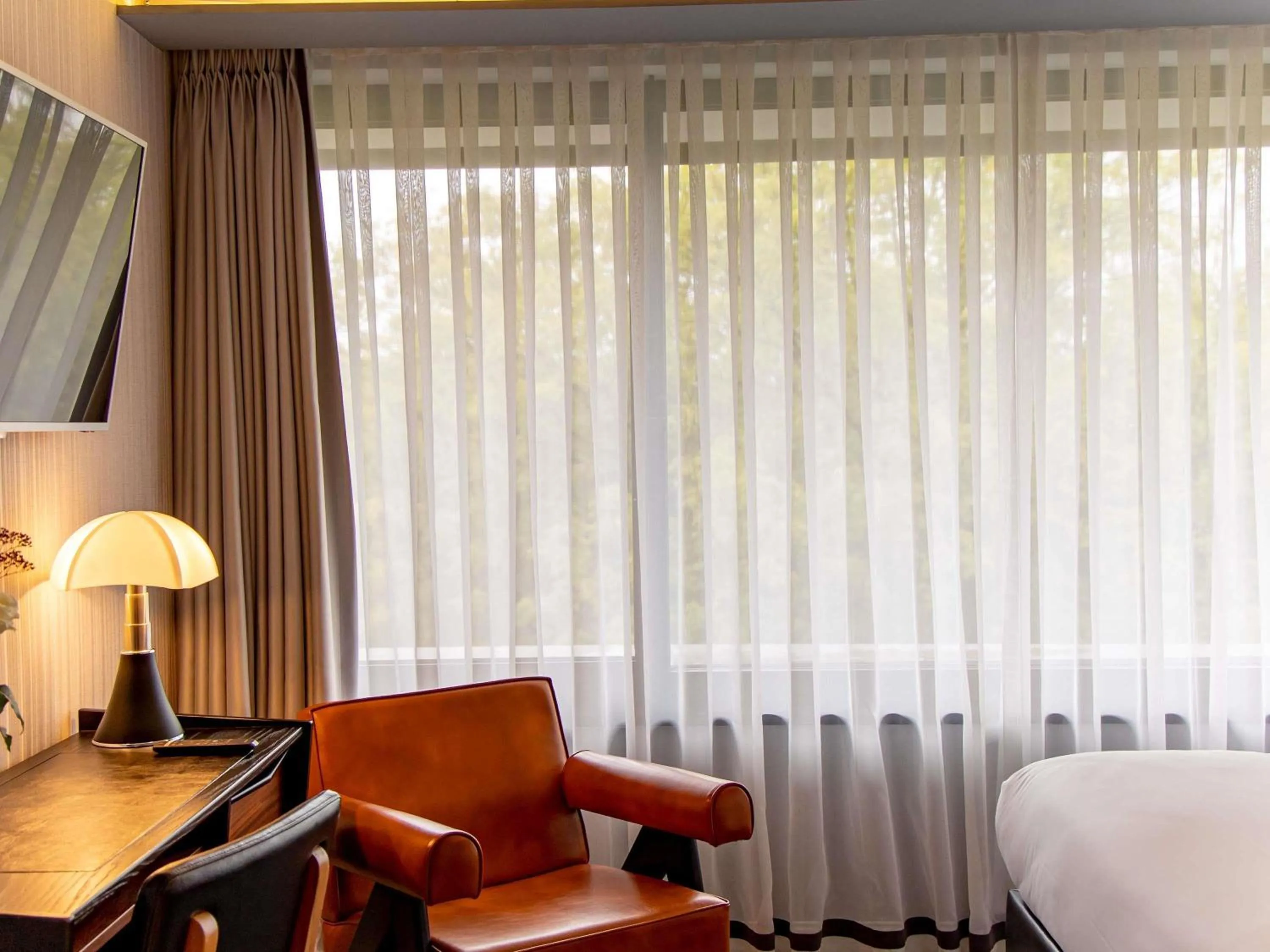 Bedroom in MUZE Hotel Dusseldorf - Handwritten Collection