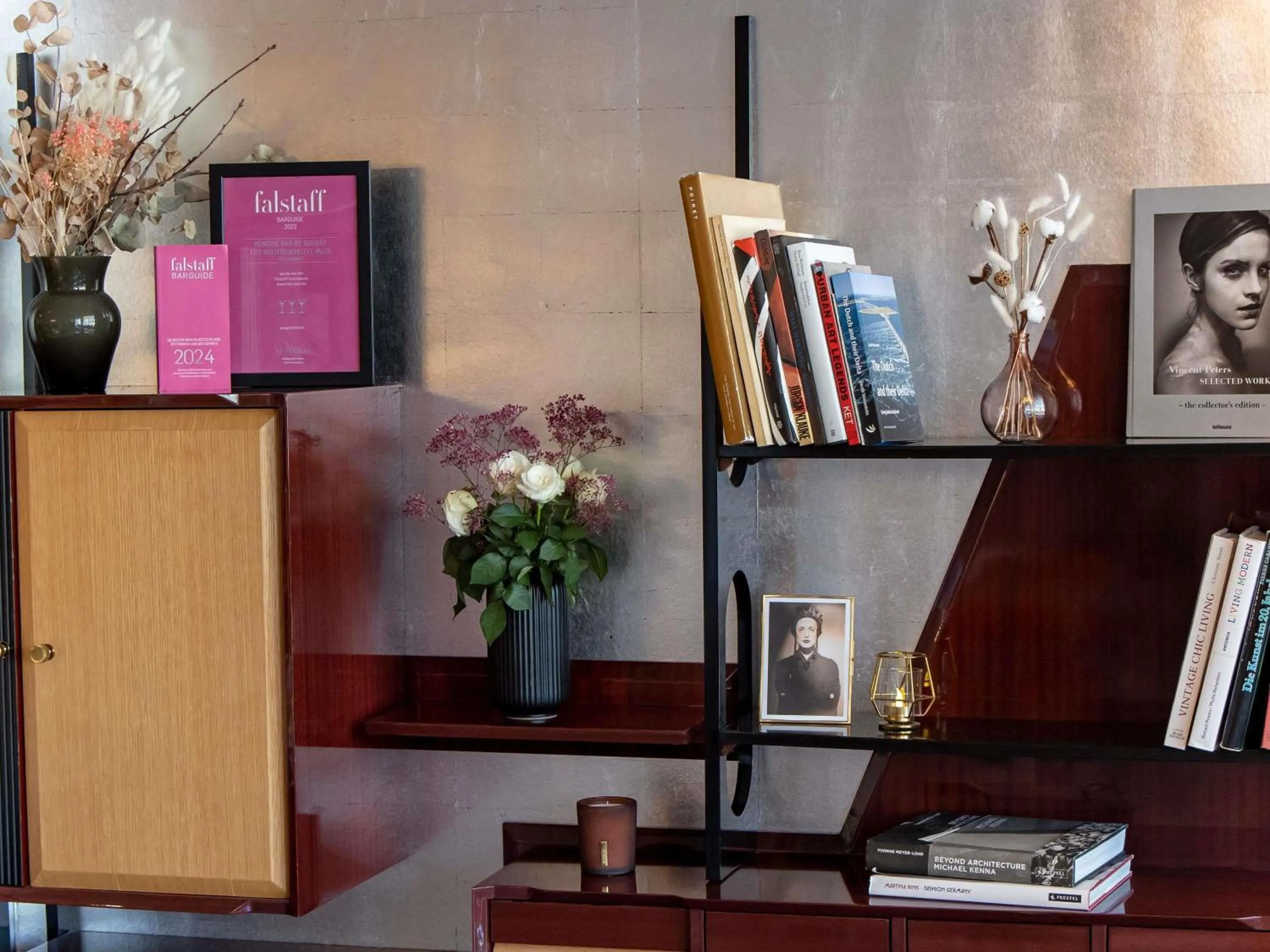 Lounge or bar in MUZE Hotel Dusseldorf - Handwritten Collection