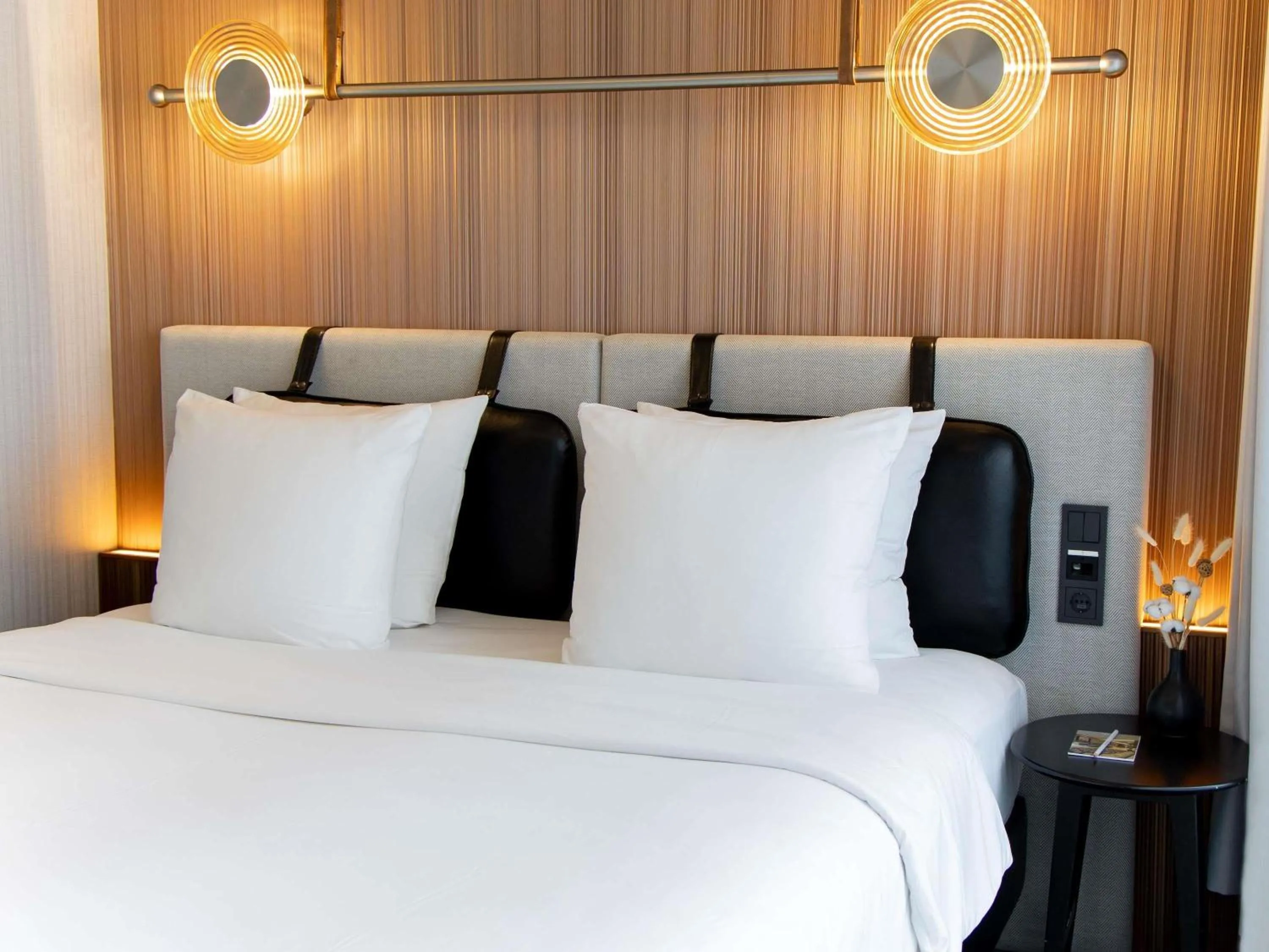 Bedroom, Bed in MUZE Hotel Dusseldorf - Handwritten Collection