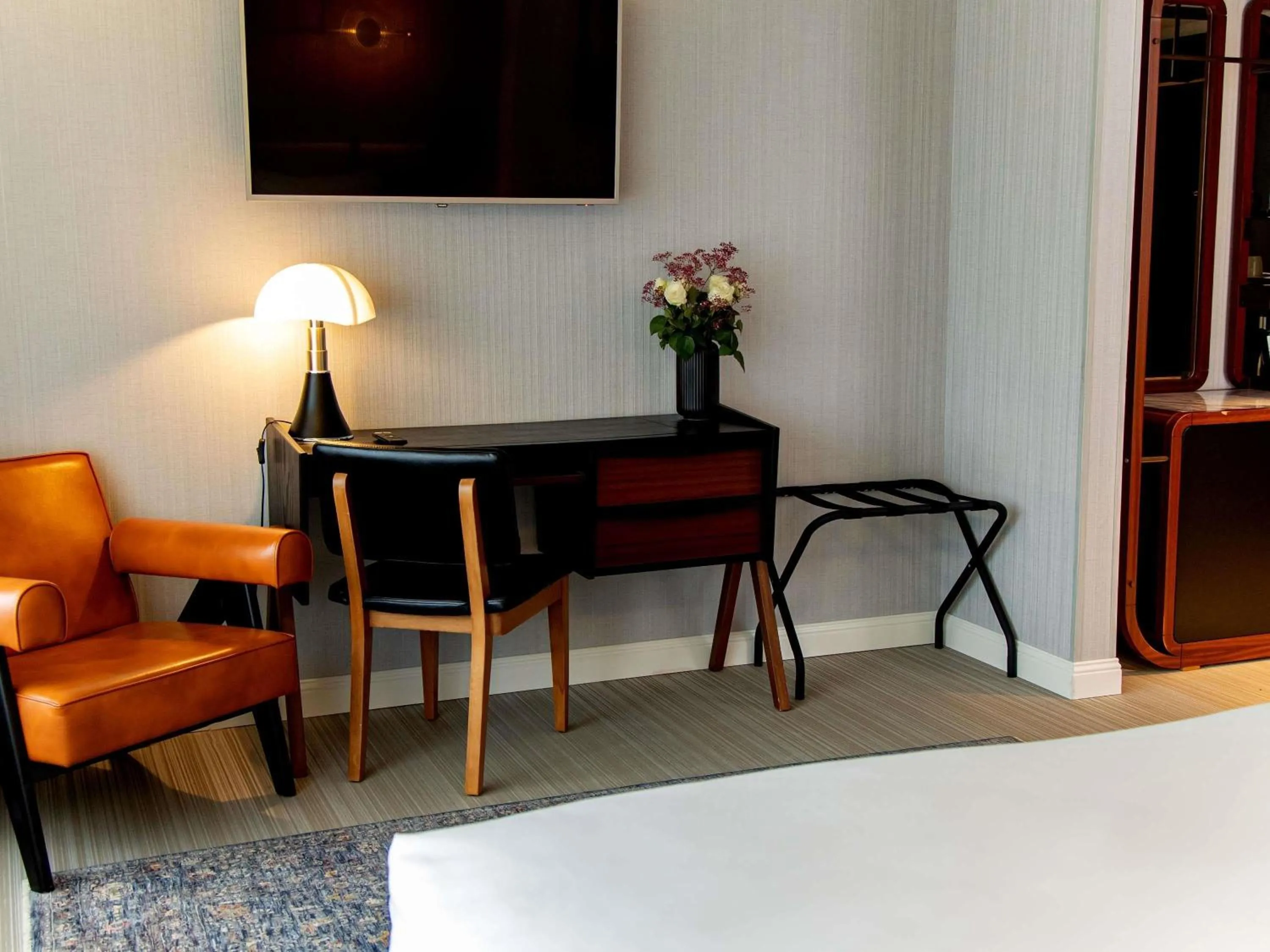 Bedroom in MUZE Hotel Dusseldorf - Handwritten Collection