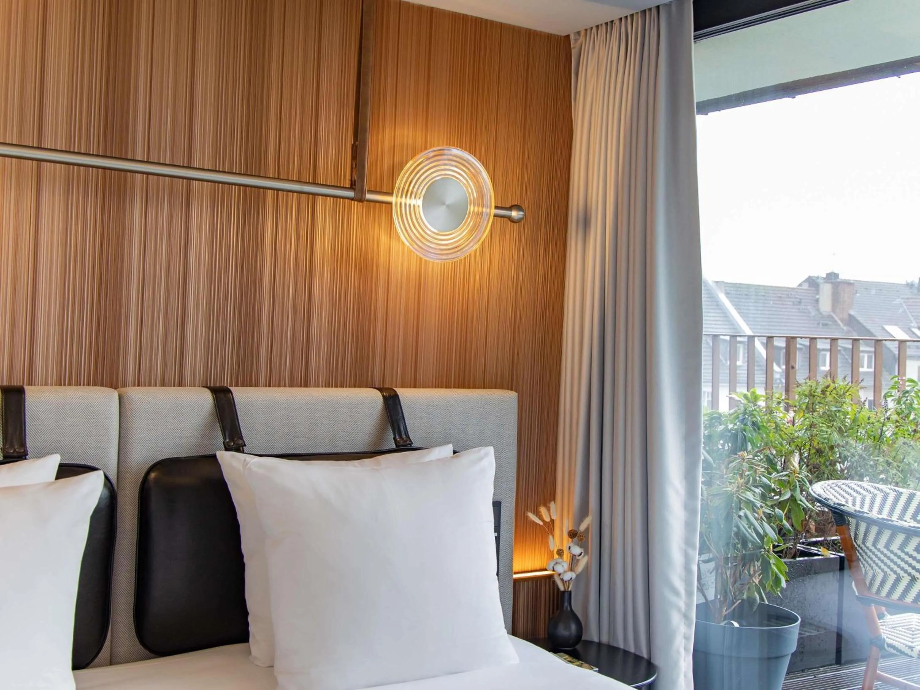 Bedroom in MUZE Hotel Dusseldorf - Handwritten Collection