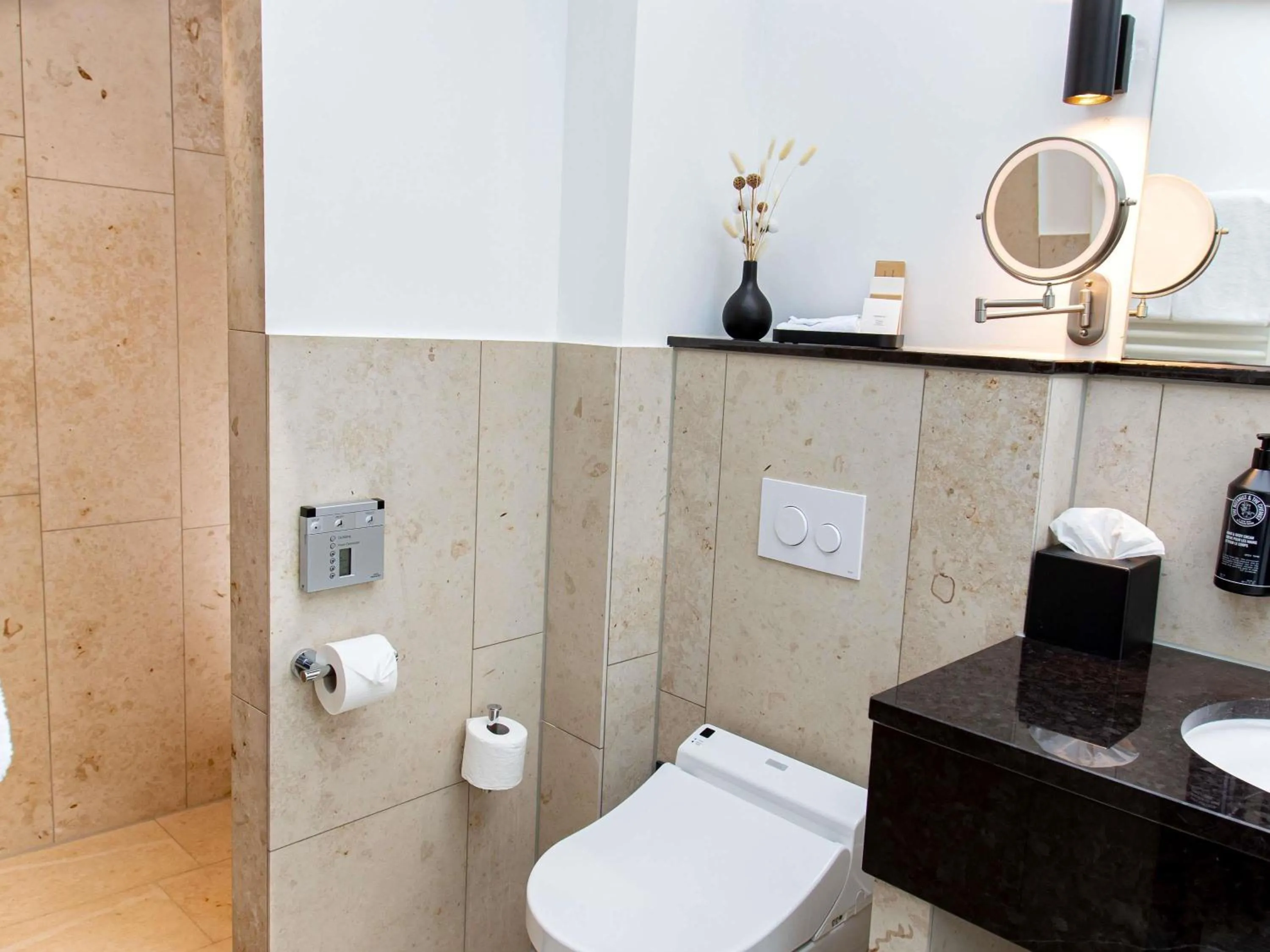 Bedroom in MUZE Hotel Dusseldorf - Handwritten Collection