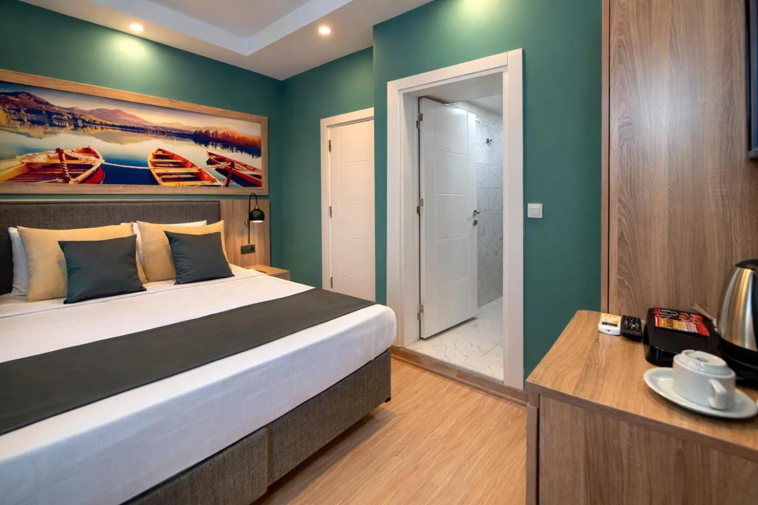 Photo of the whole room, Bed in Deniz Boutique Hotel