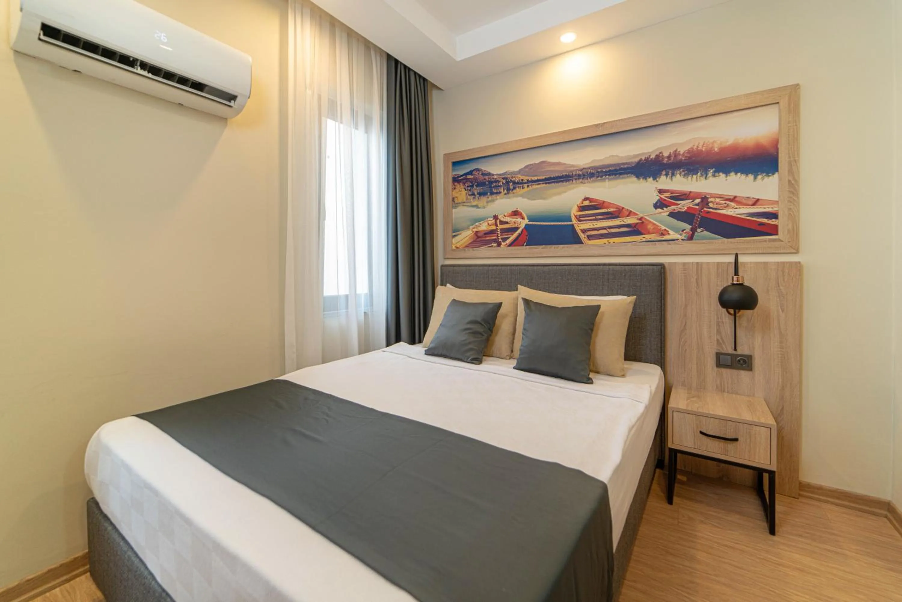 Photo of the whole room, Bed in Deniz Boutique Hotel