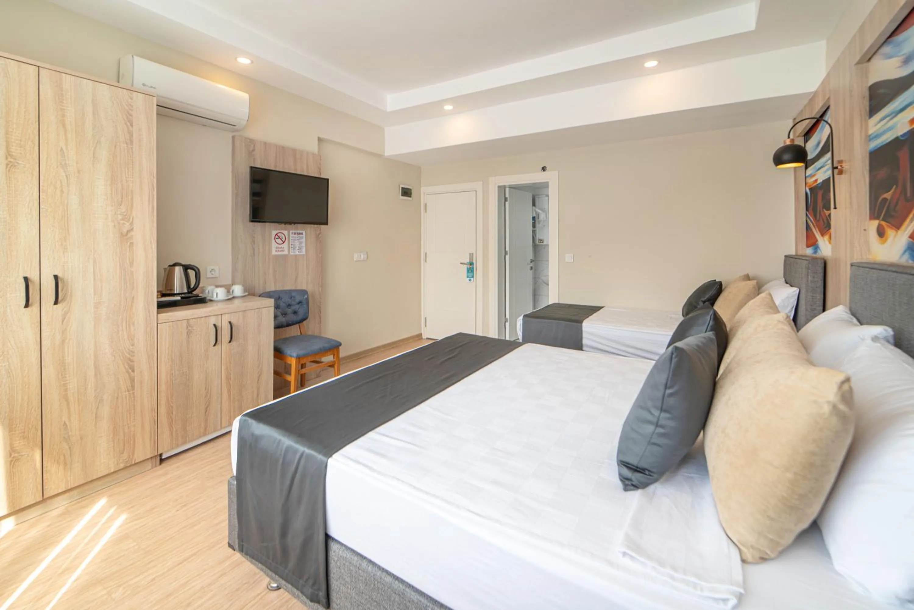 Photo of the whole room, Bed in Deniz Boutique Hotel