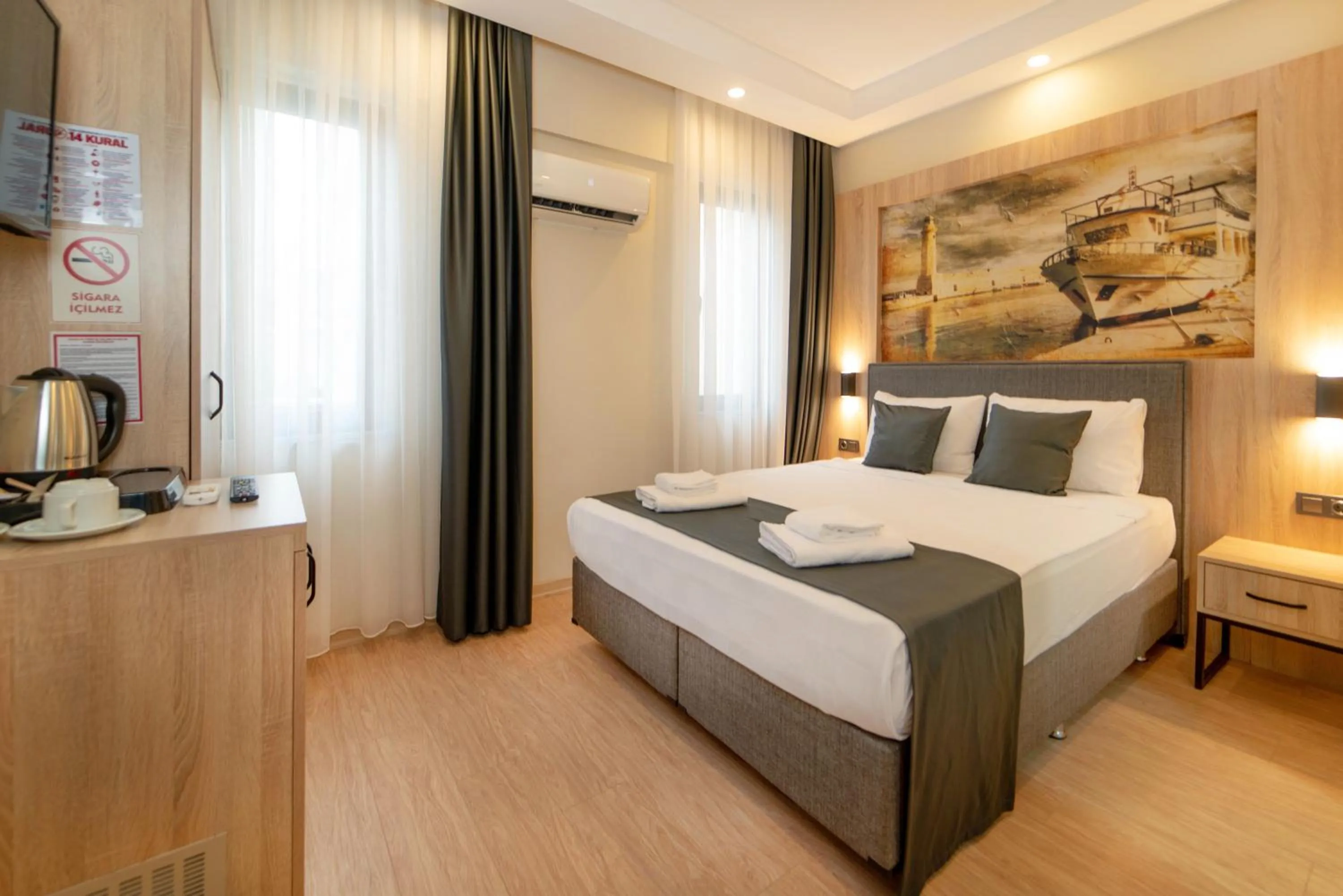 Photo of the whole room, Bed in Deniz Boutique Hotel