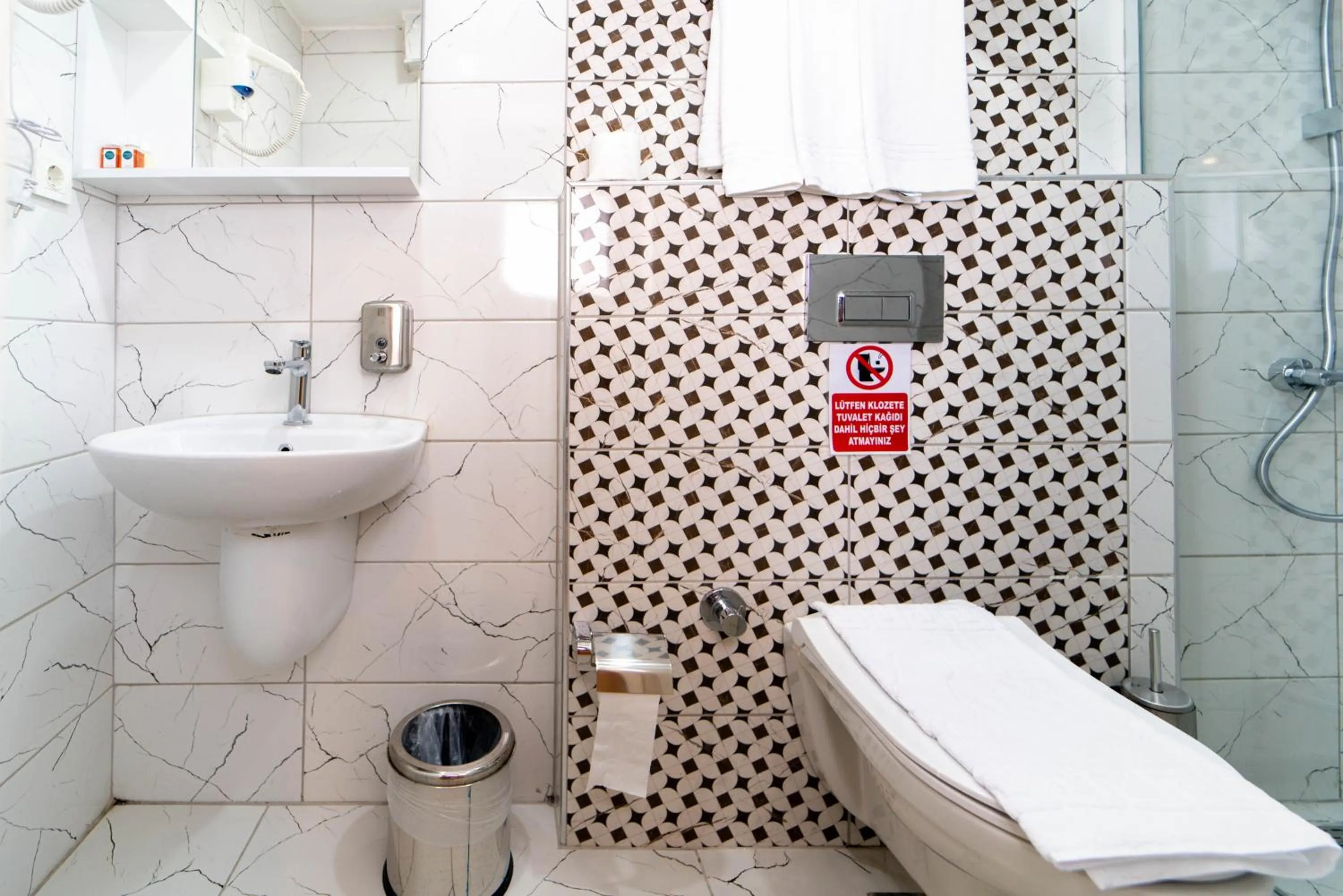 Shower in Deniz Boutique Hotel