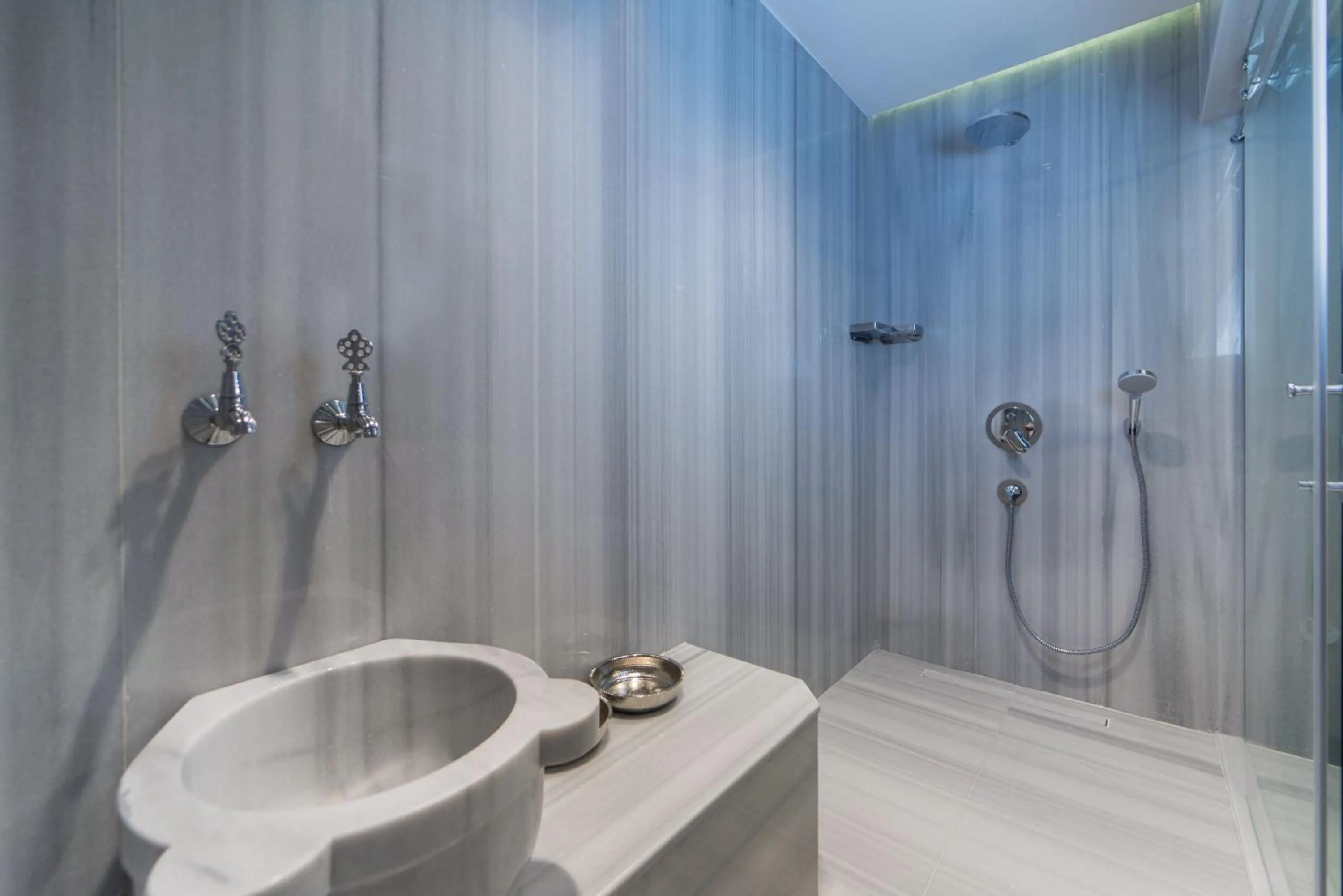 Shower in Deniz Boutique Hotel
