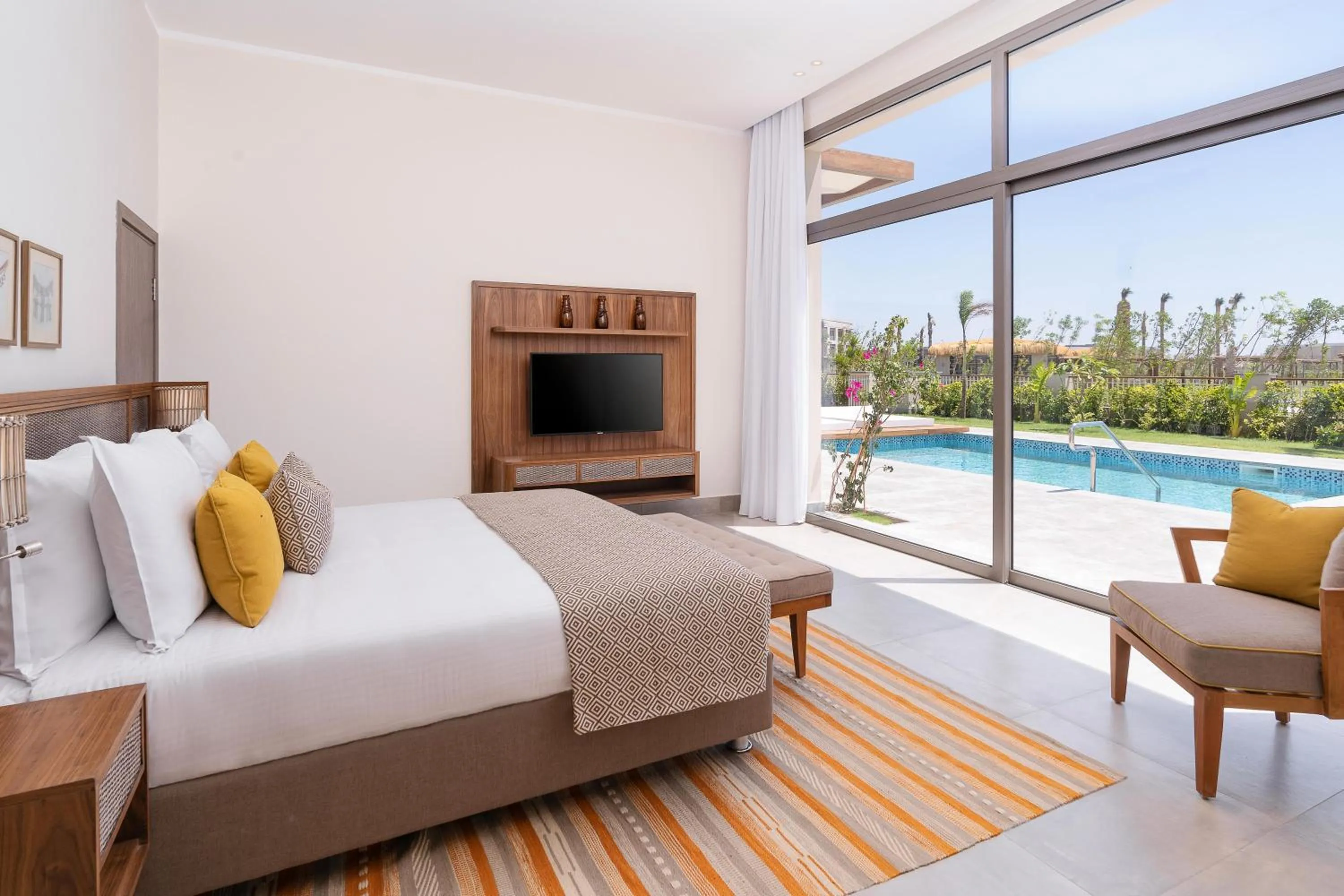 Photo of the whole room, Bed in Steigenberger Resort Ras Soma