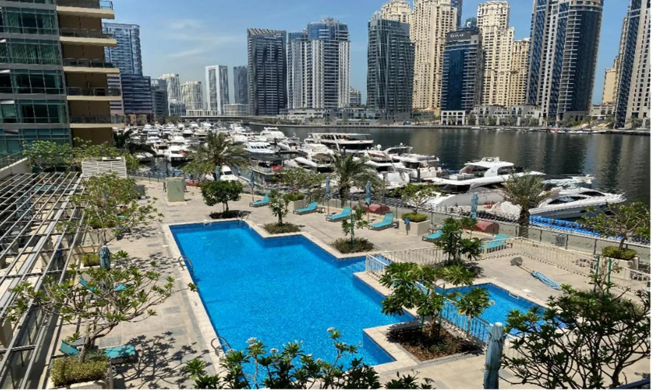 Swimming pool in Nuran Marina