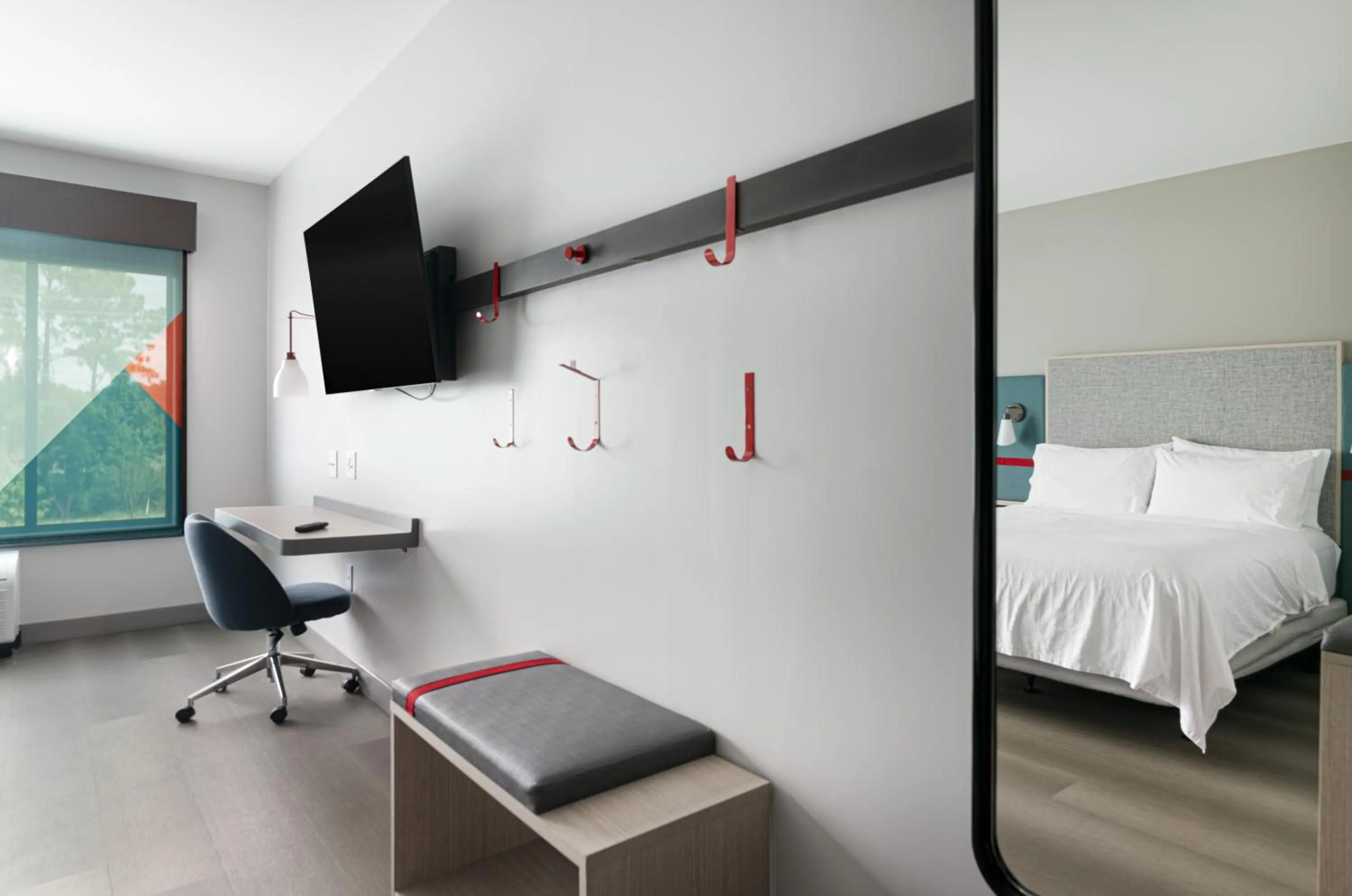 TV and multimedia, Bed in avid hotel Summerville by IHG