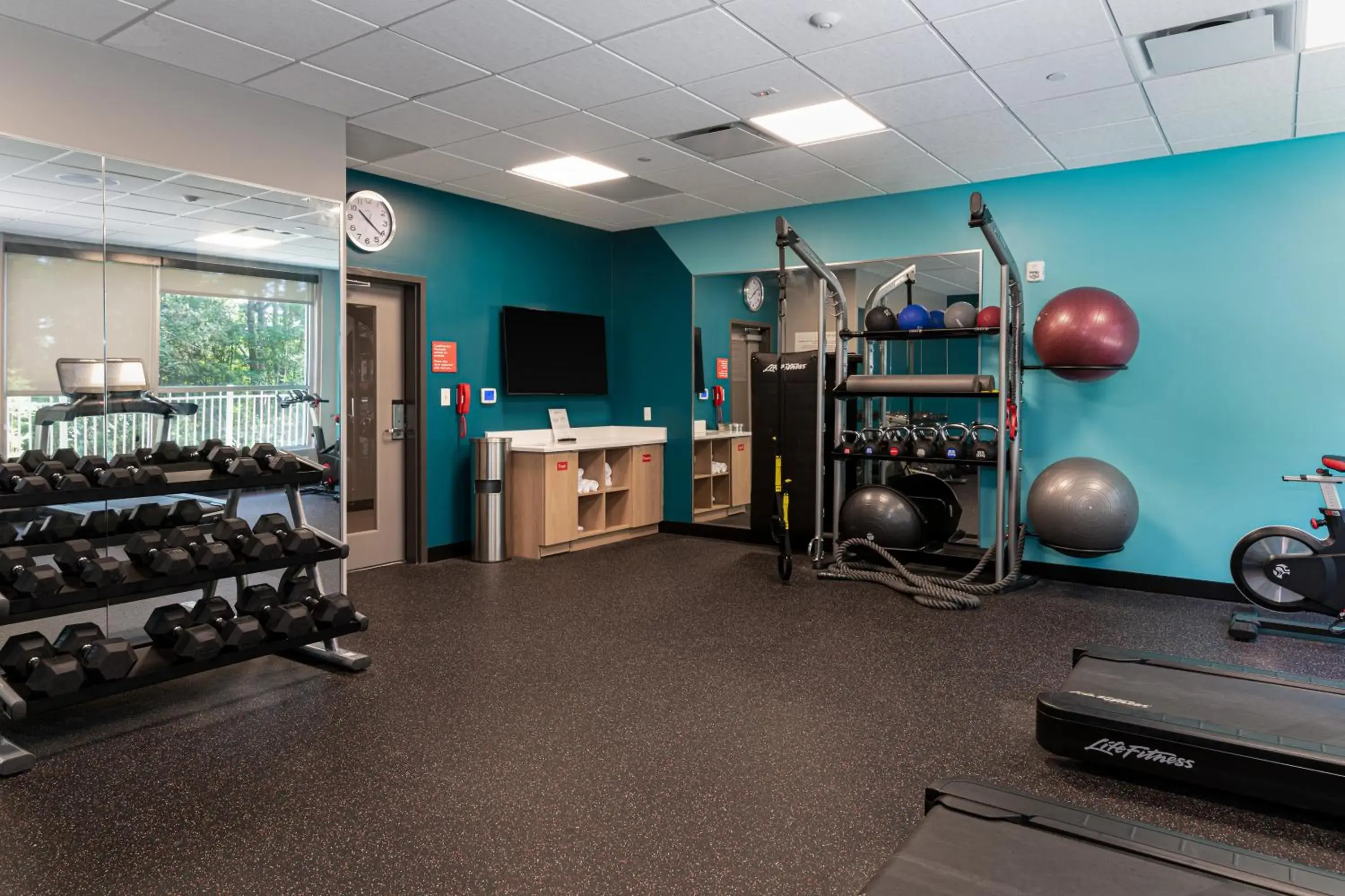 Fitness centre/facilities in avid hotel Summerville by IHG Fitness centre/facilities in avid hotel Summerville by IHG